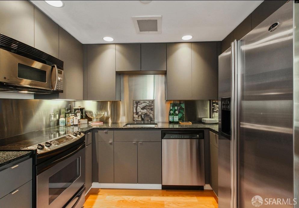 77 Dow Place # 111