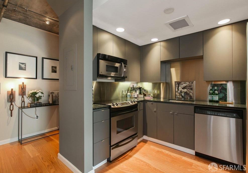 77 Dow Place # 111
