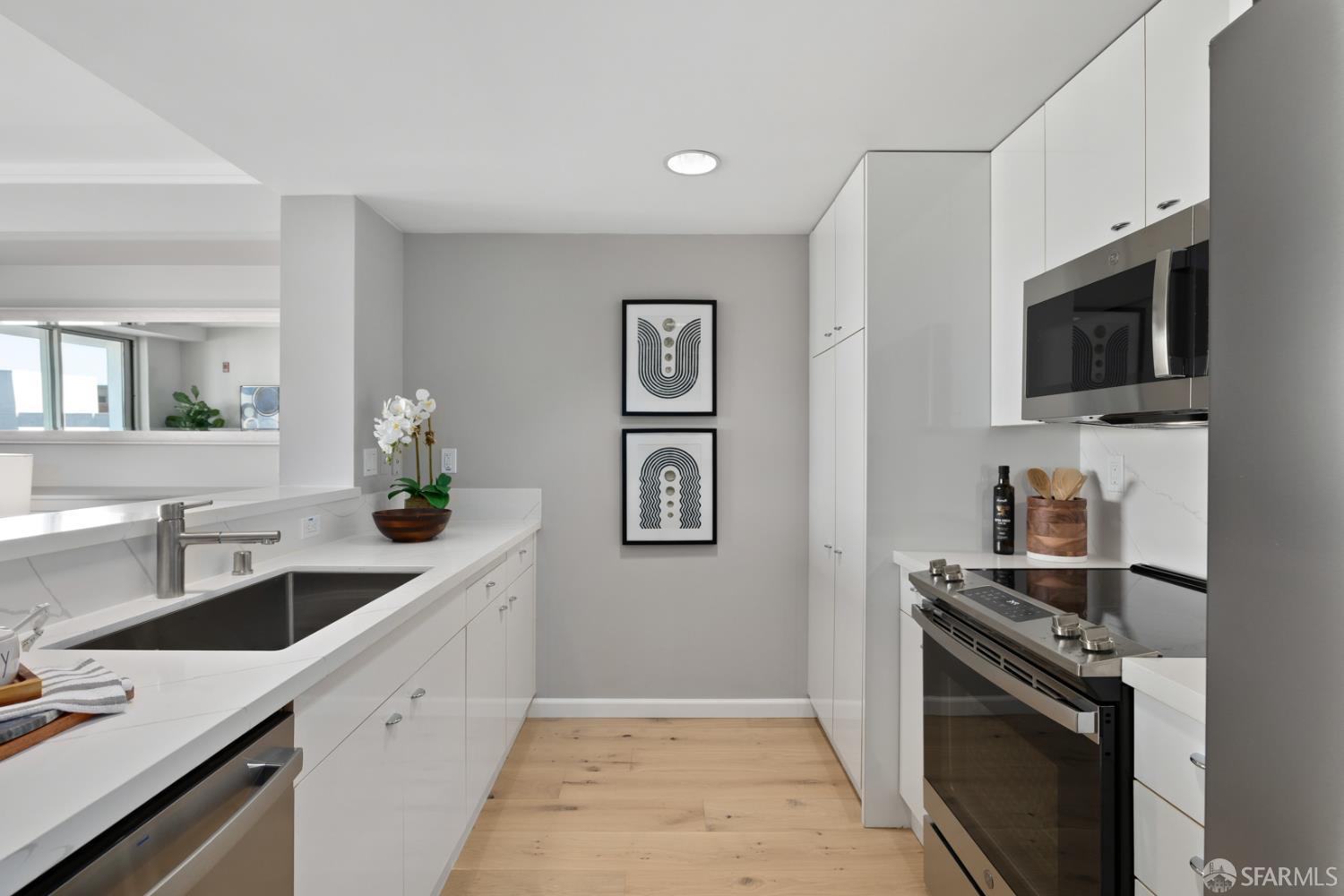 403 Main Street # 619N