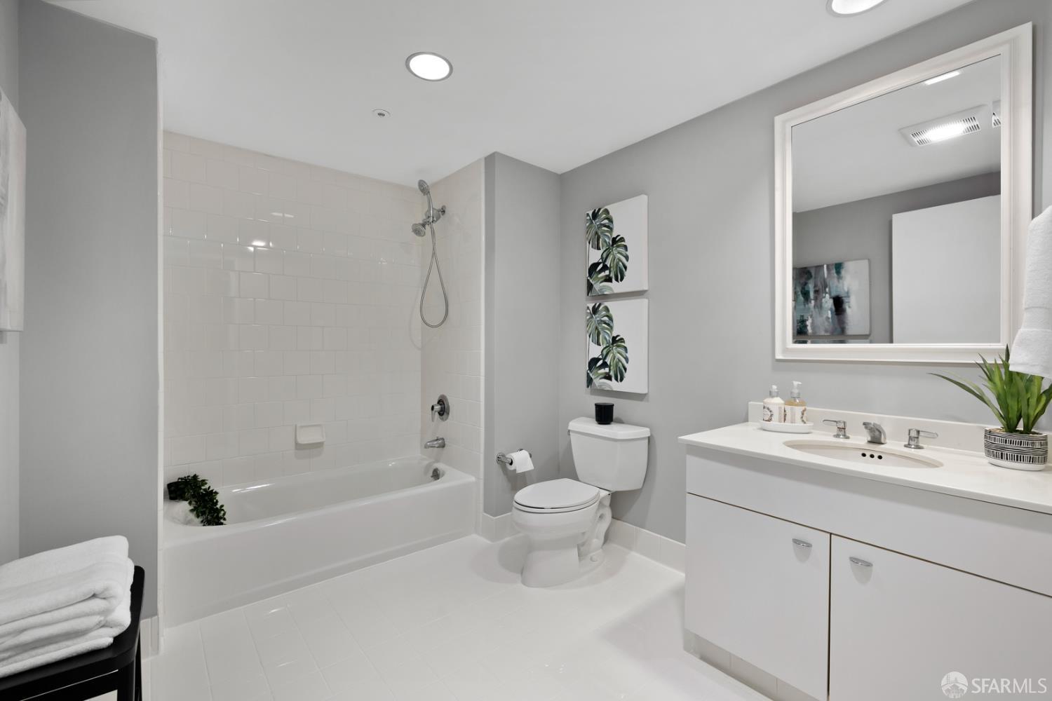 403 Main Street # 619N