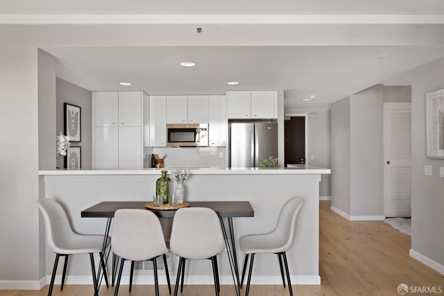 403 Main Street # 619N