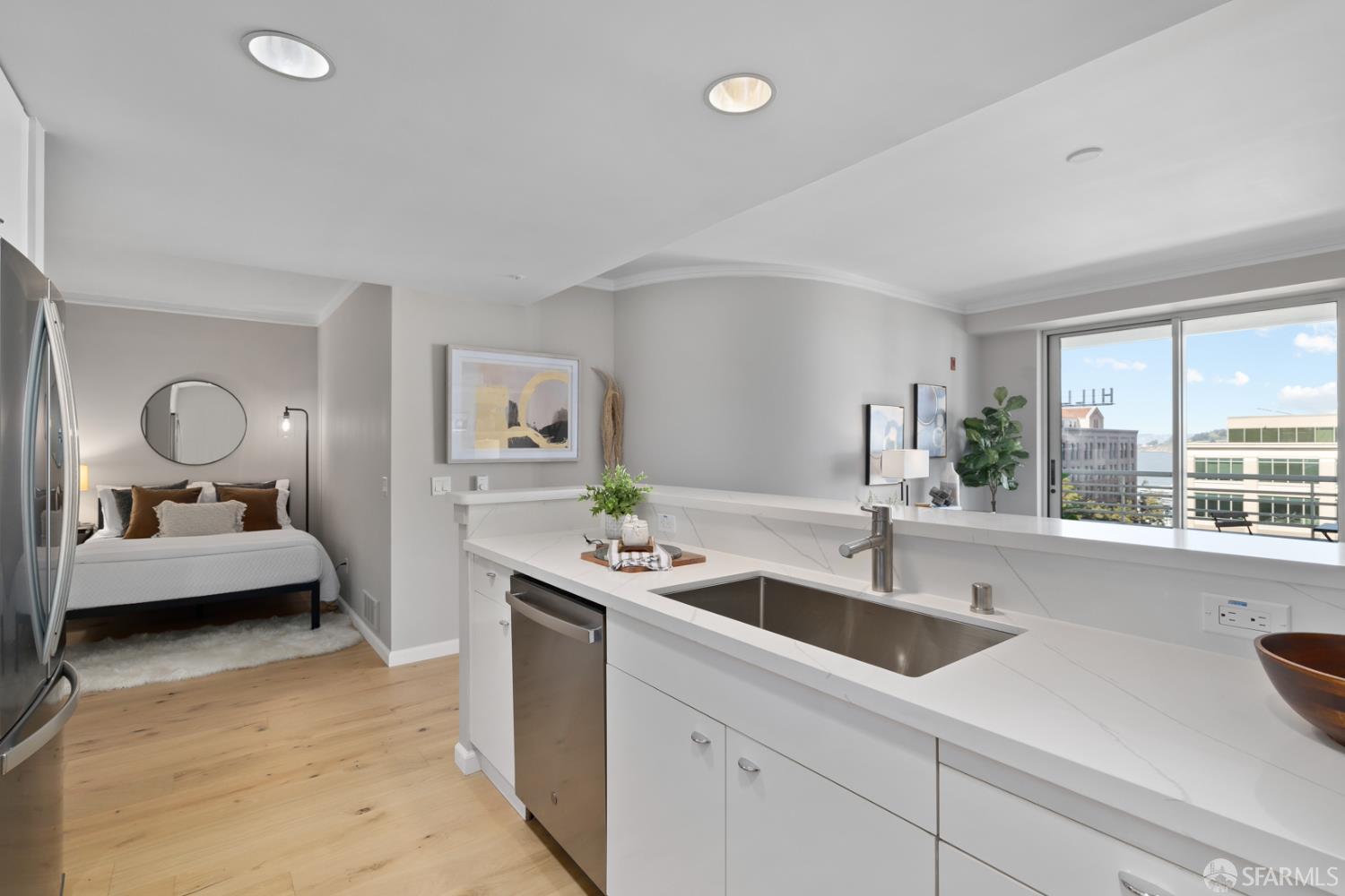 403 Main Street # 619N