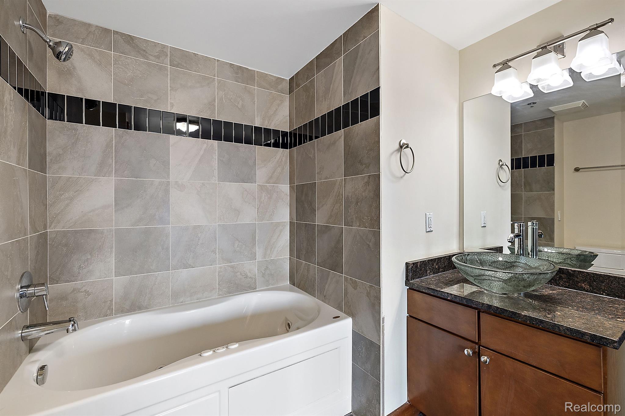 2915 JOHN R STREET 506