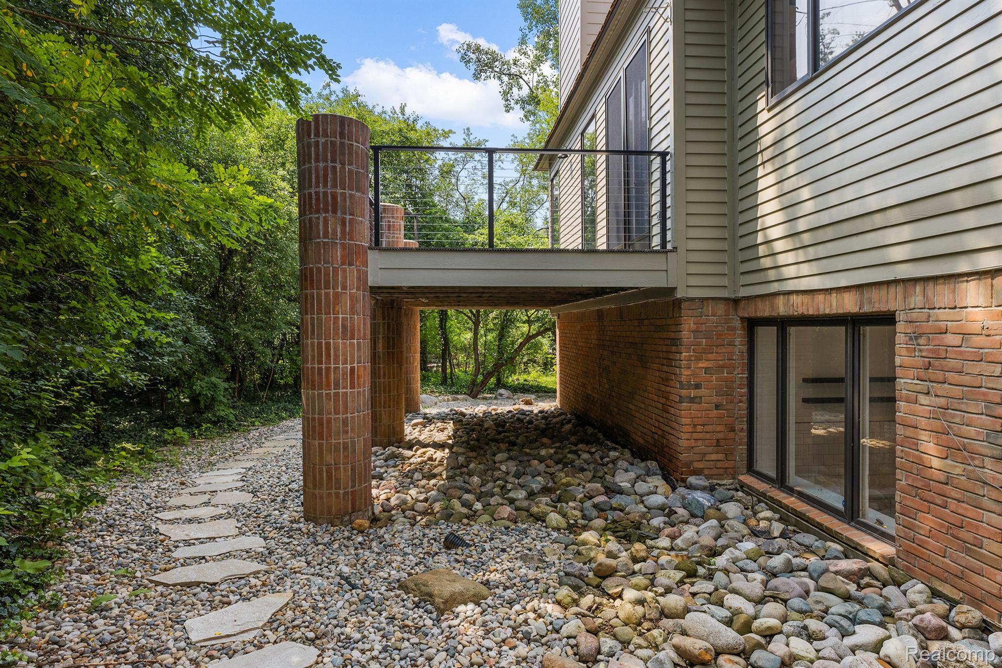 25 SCENIC OAKS DRIVE N