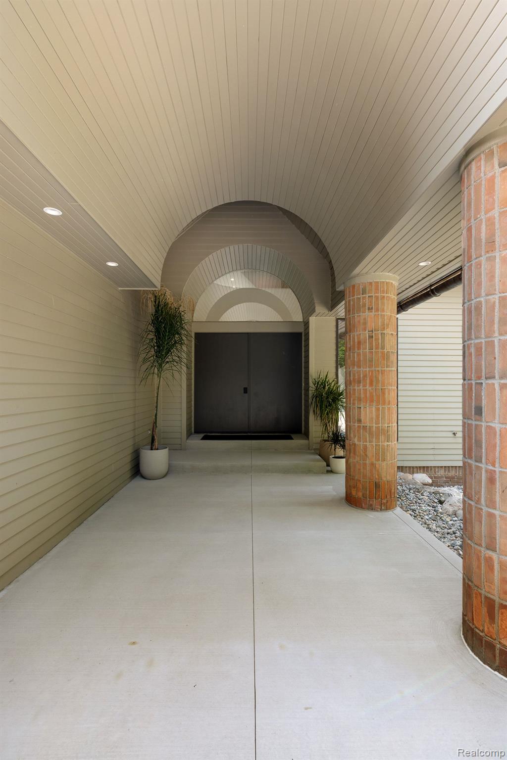 25 SCENIC OAKS DRIVE N