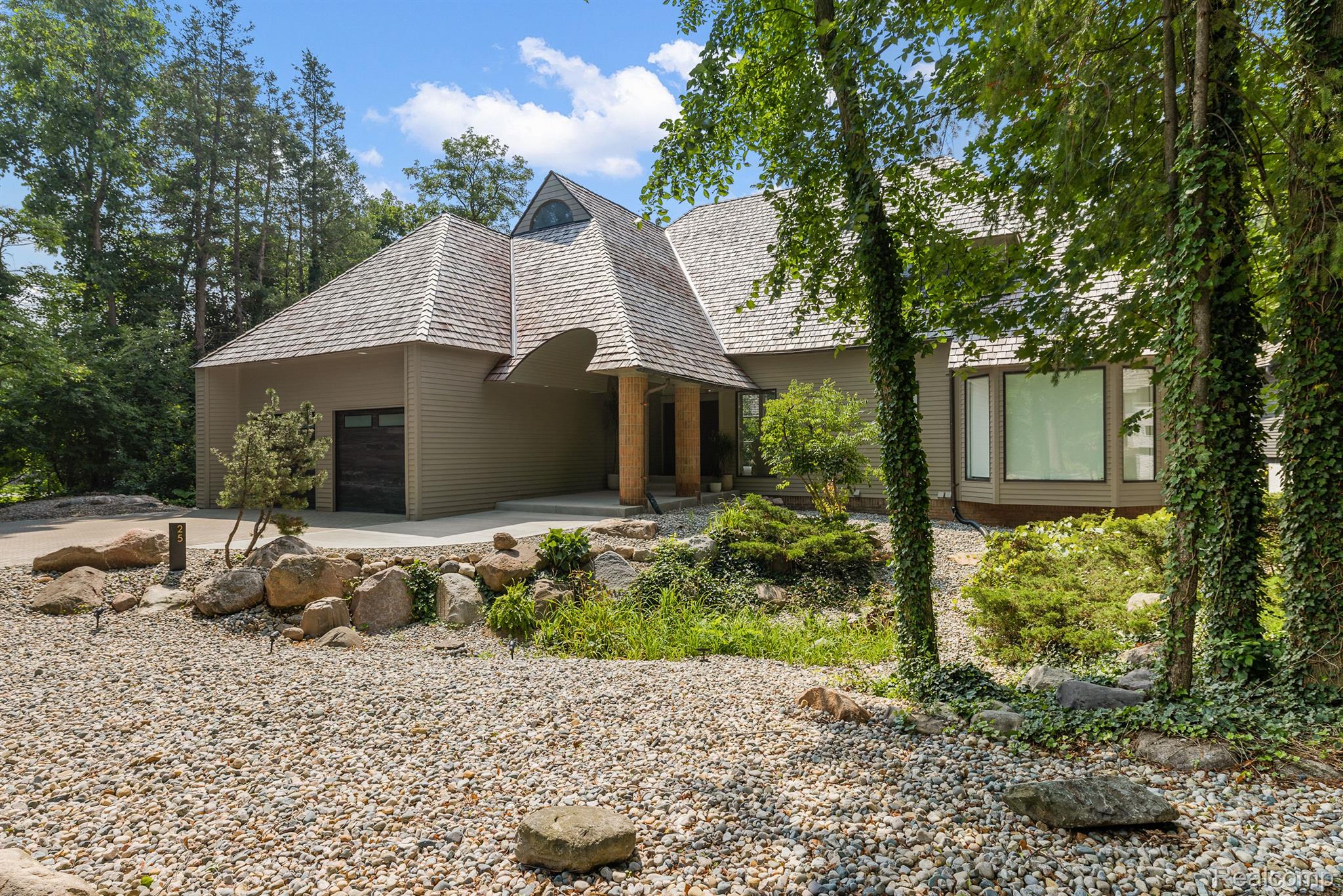 25 SCENIC OAKS DRIVE N