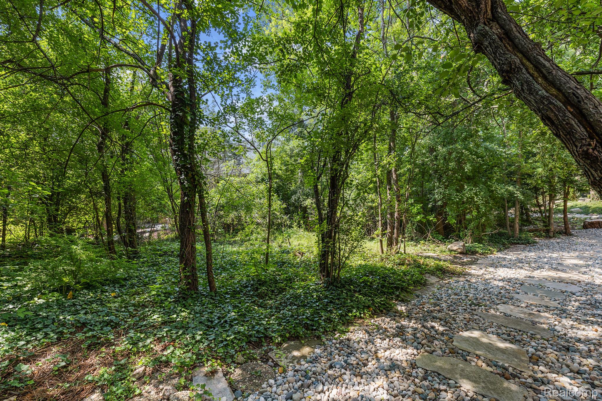 25 SCENIC OAKS DRIVE N