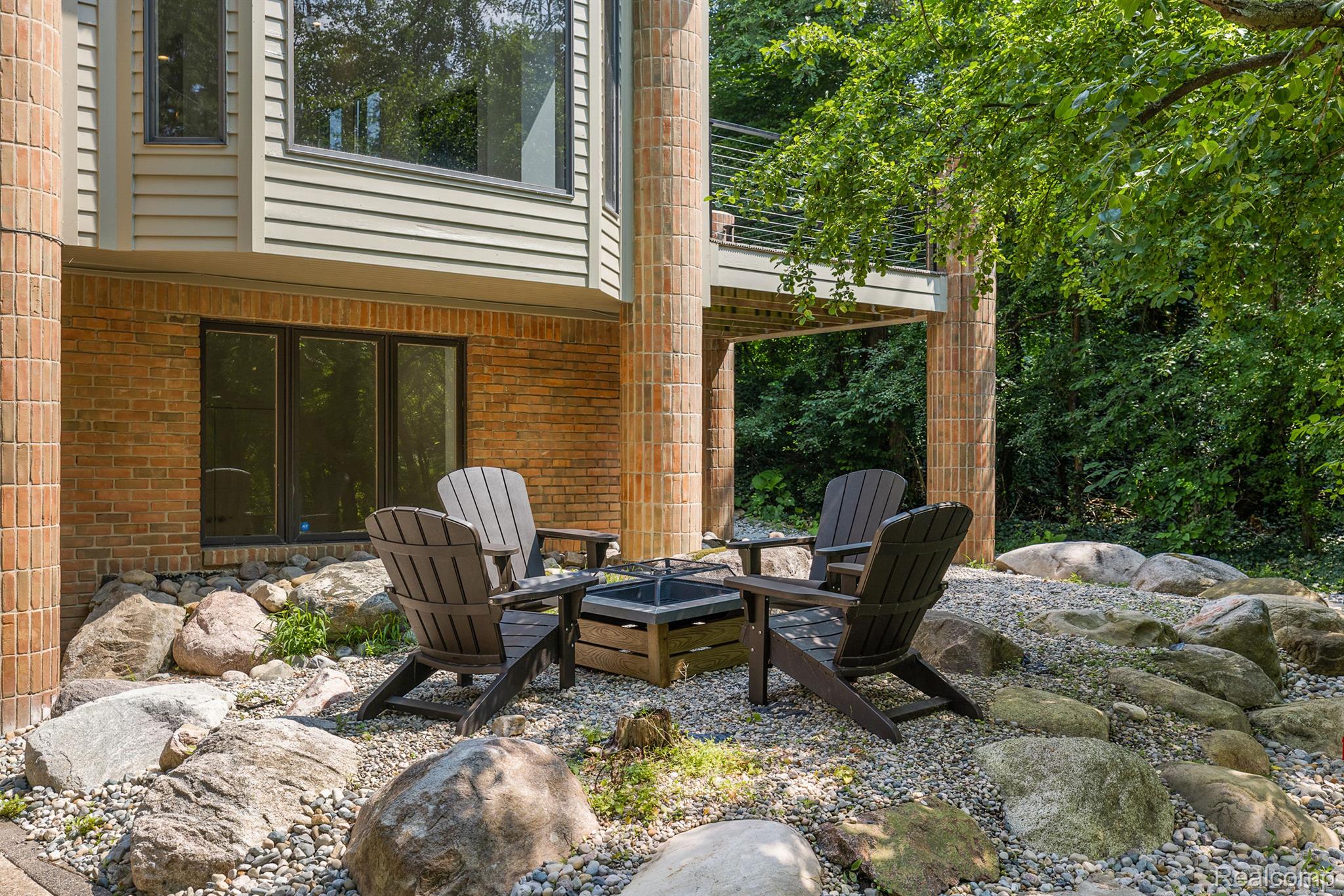 25 SCENIC OAKS DRIVE N