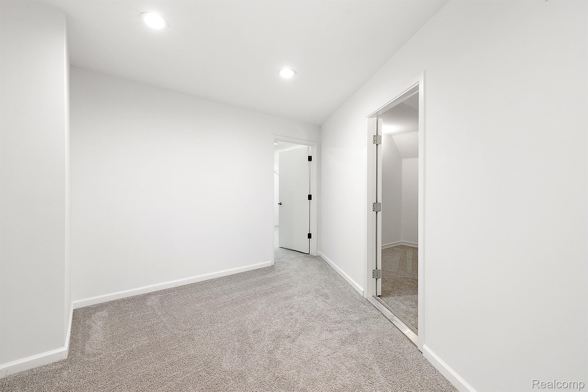 25 SCENIC OAKS DRIVE N