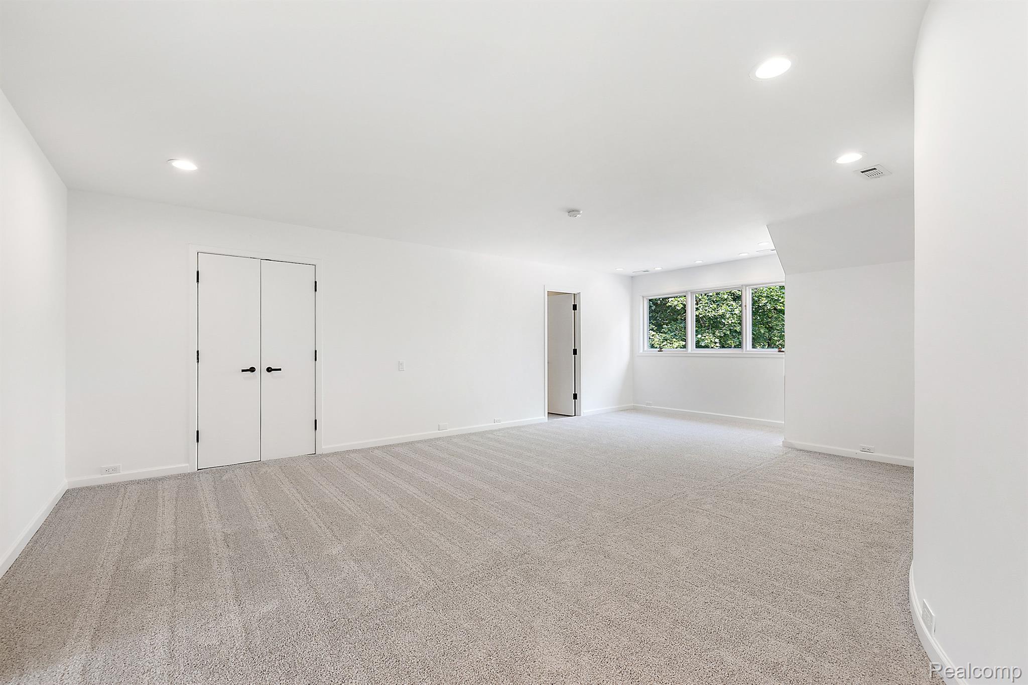 25 SCENIC OAKS DRIVE N