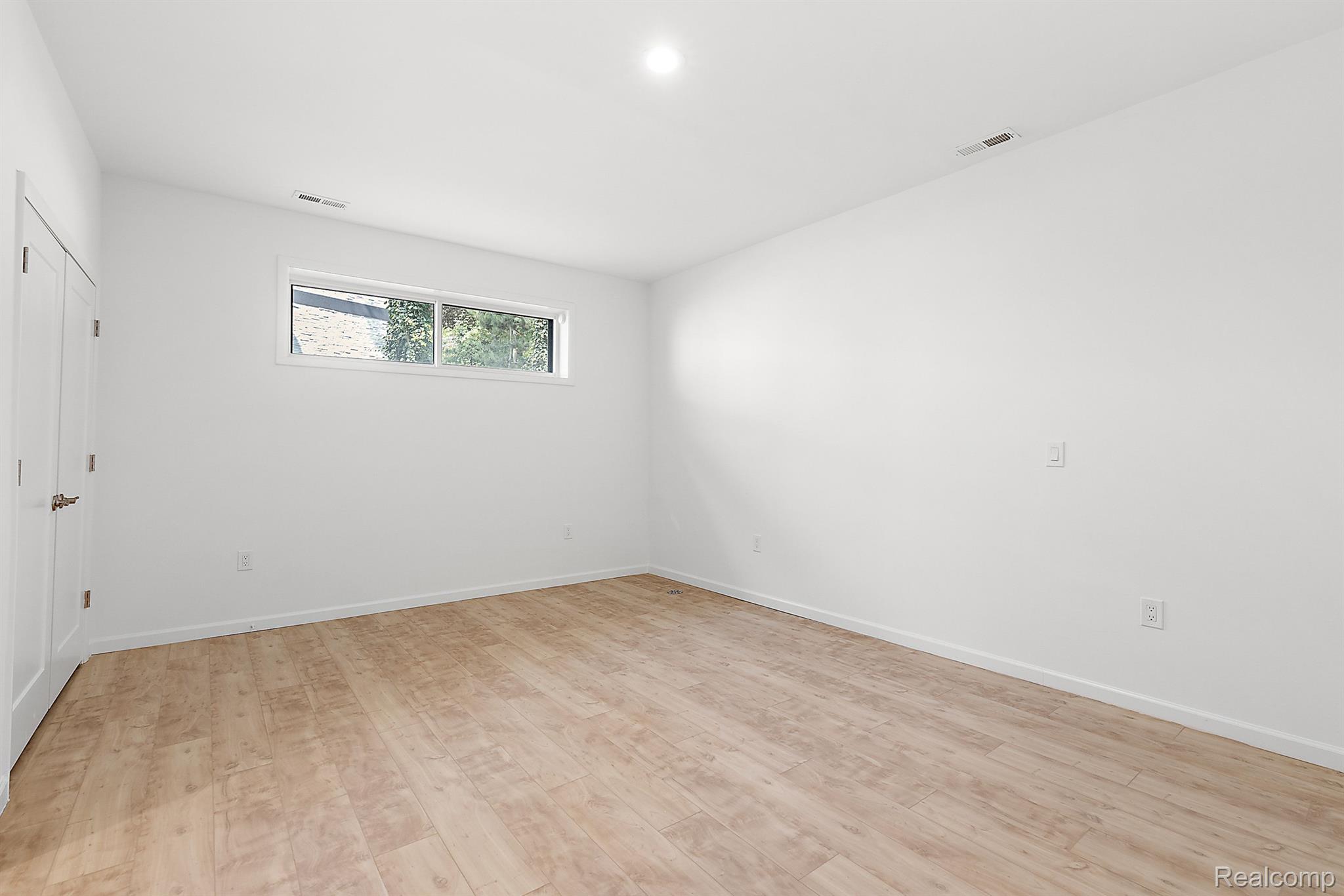 25 SCENIC OAKS DRIVE N