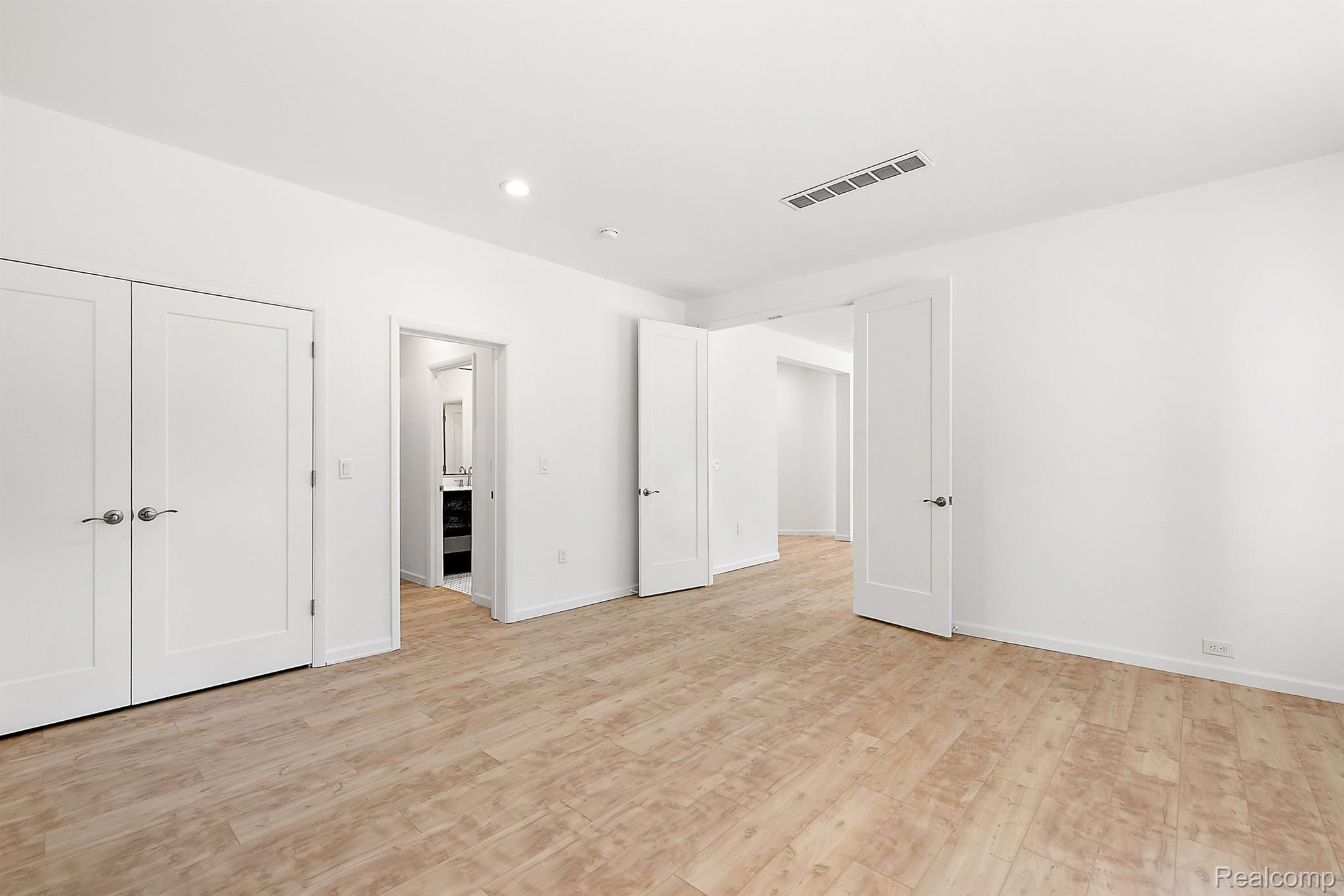 25 SCENIC OAKS DRIVE N