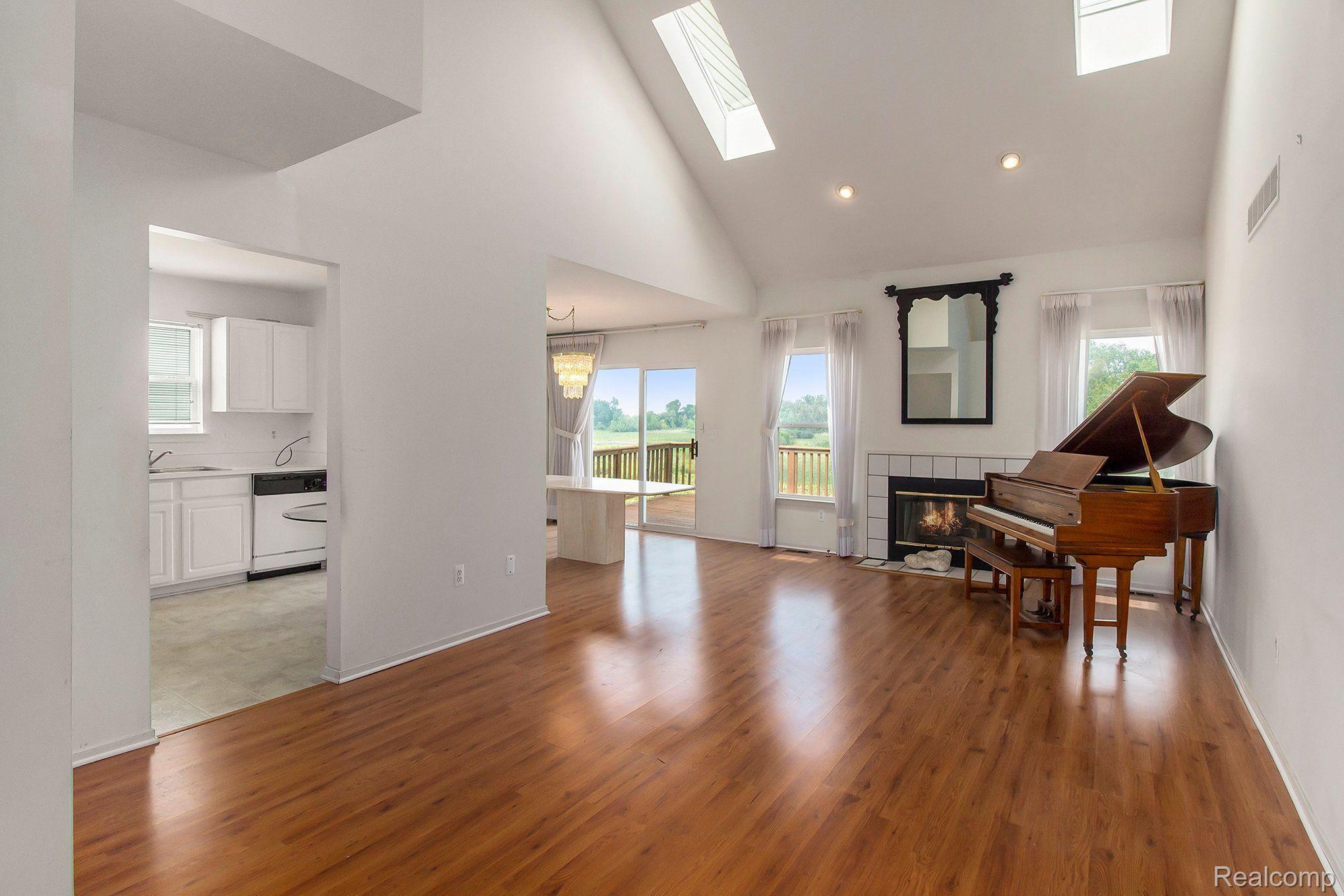 214 SHORE BROOK LANE