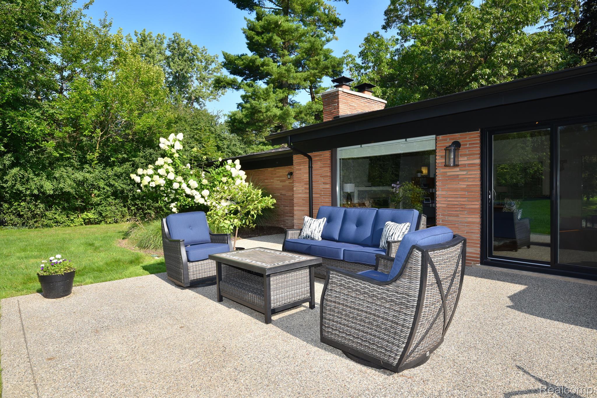 4635 PICKERING ROAD