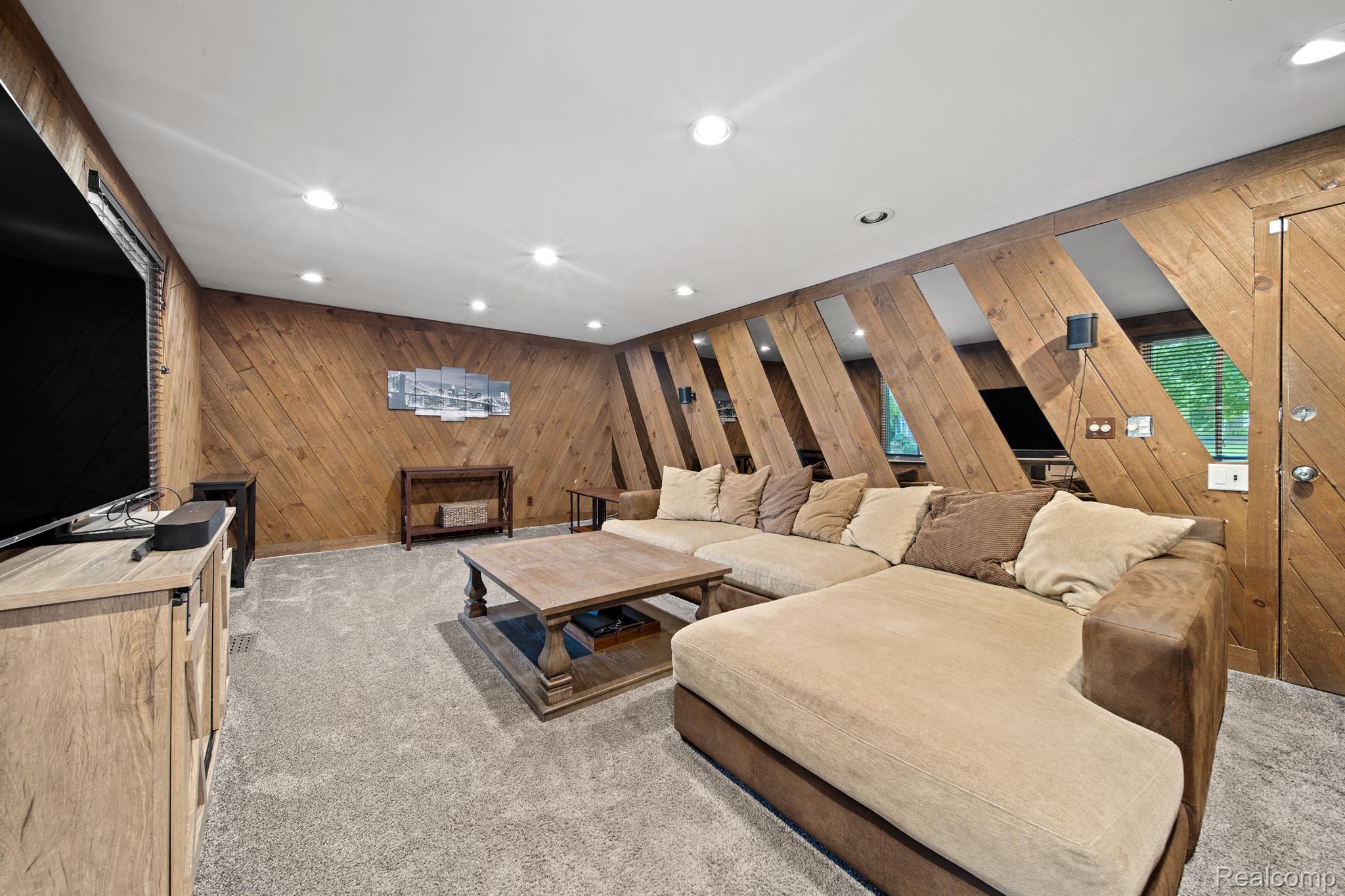 5092 CHESTERSHIRE DRIVE