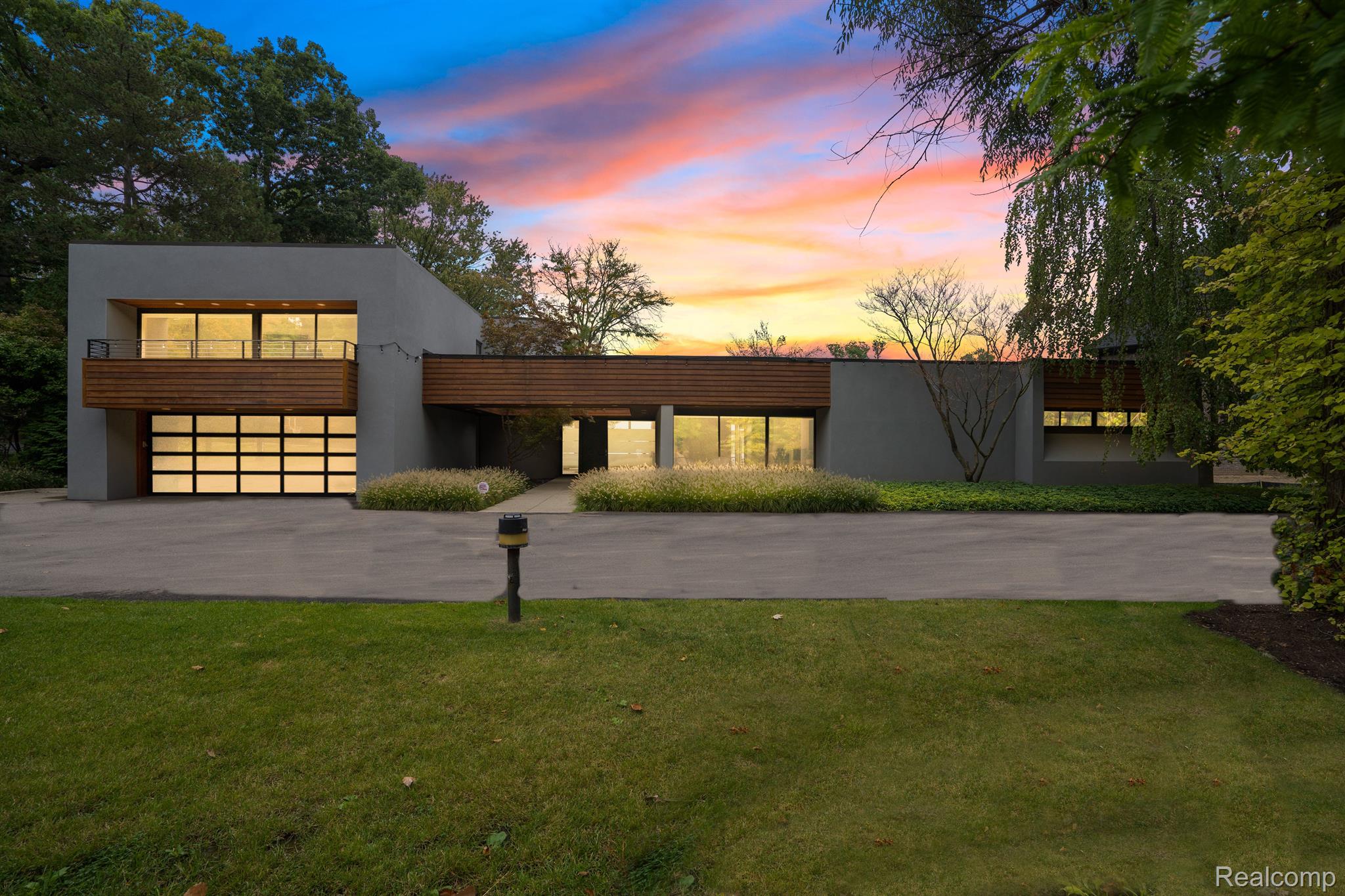 3897 LAKELAND LANE