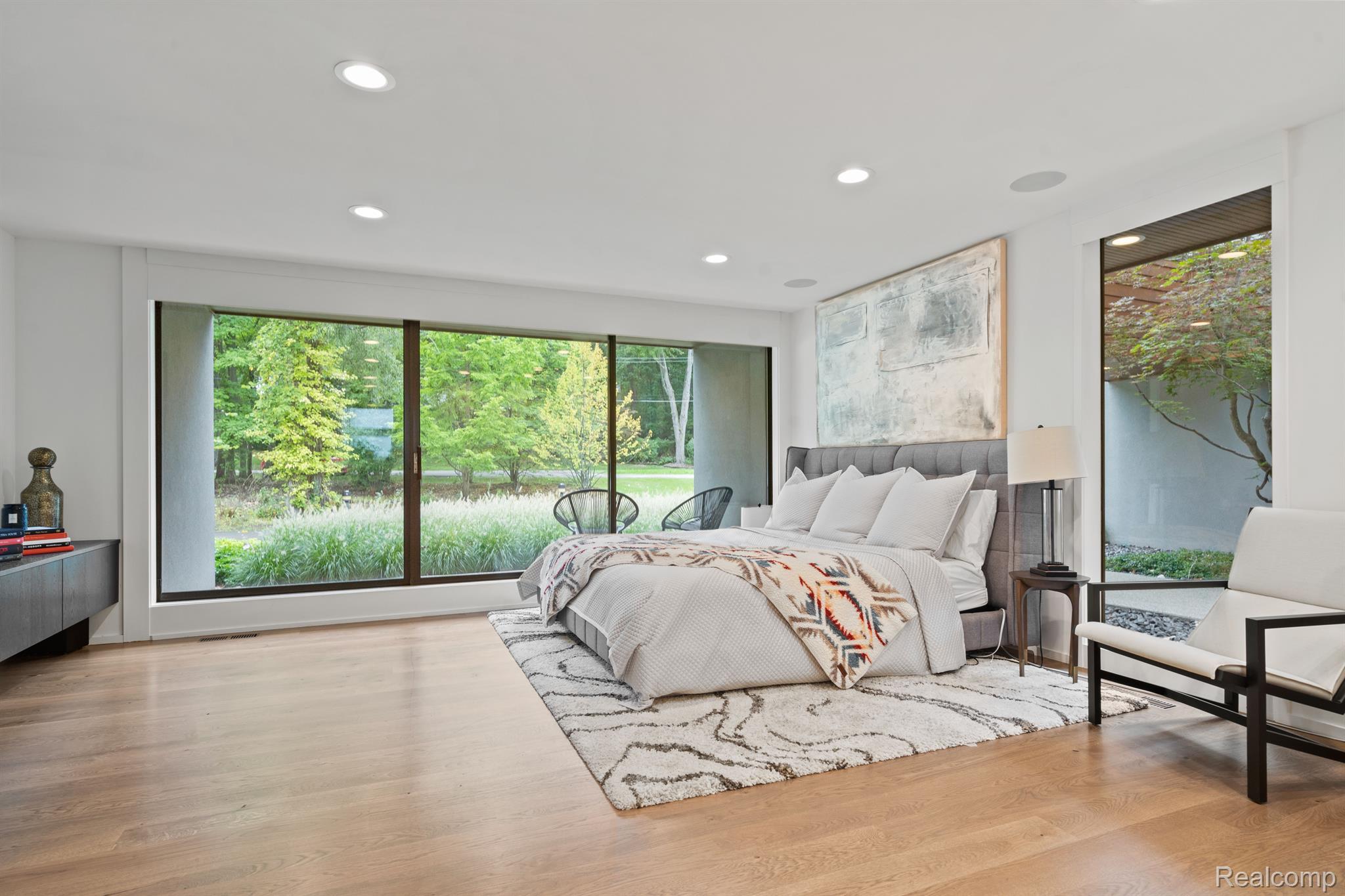 3897 LAKELAND LANE
