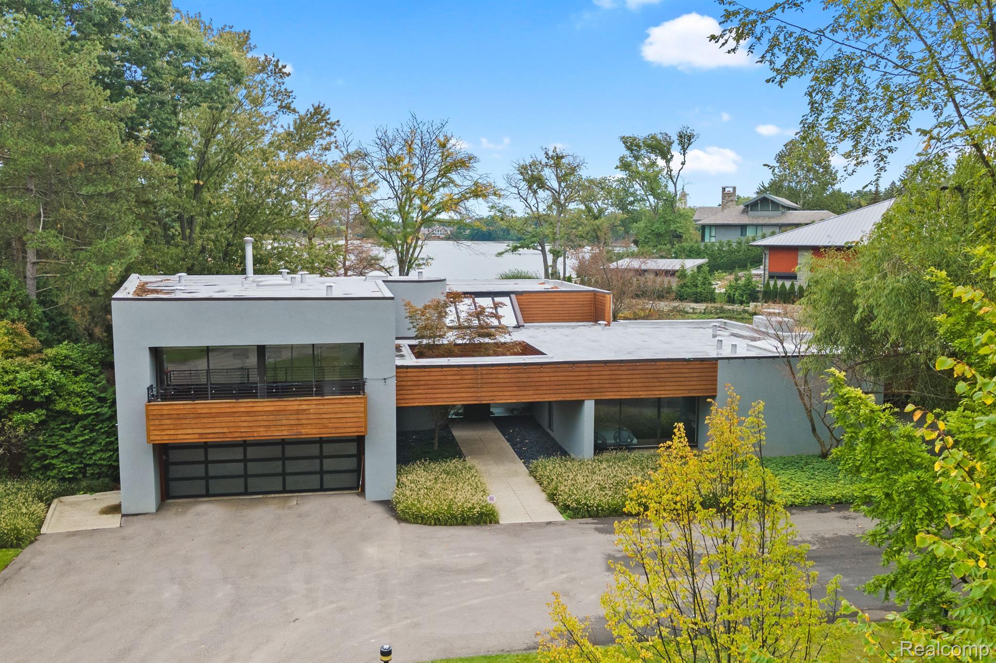 3897 LAKELAND LANE