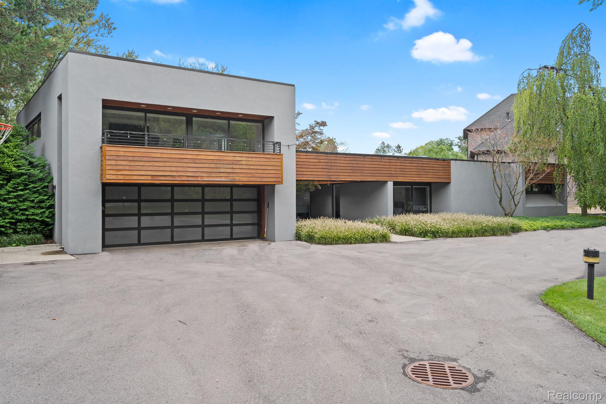 3897 LAKELAND LANE