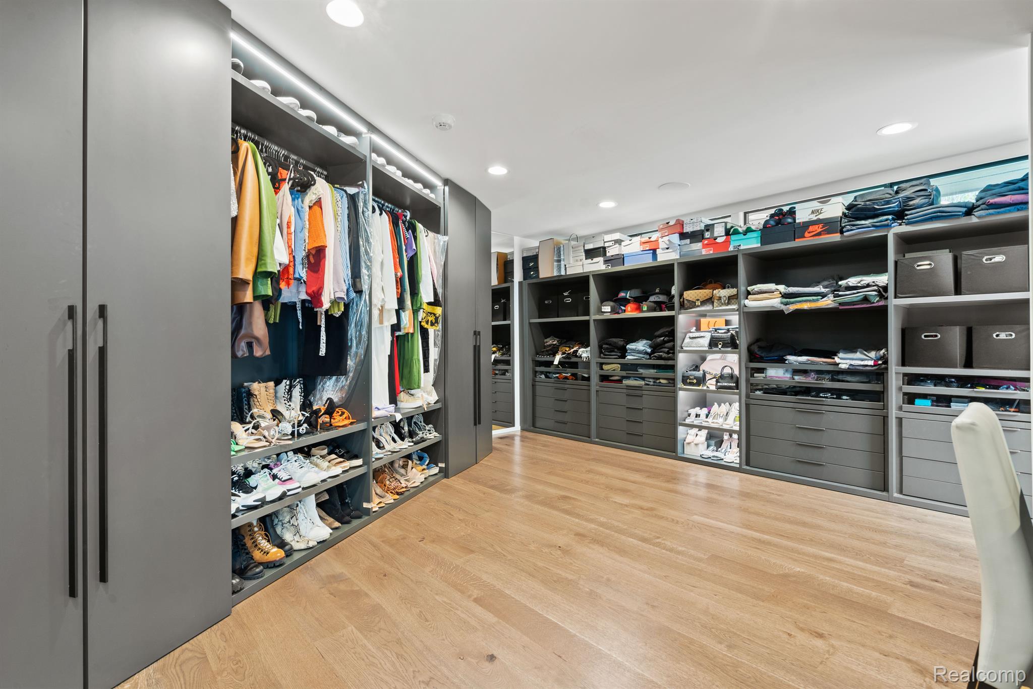 3897 LAKELAND LANE