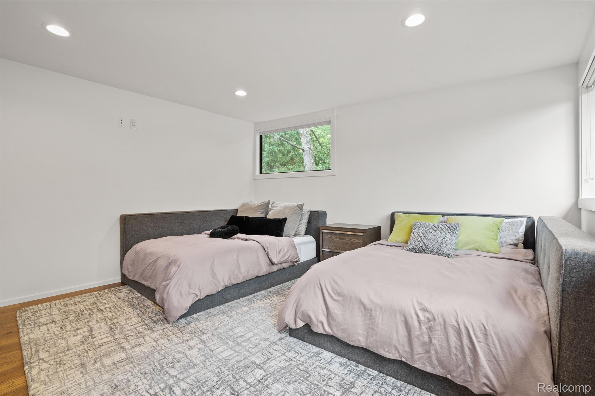3897 LAKELAND LANE