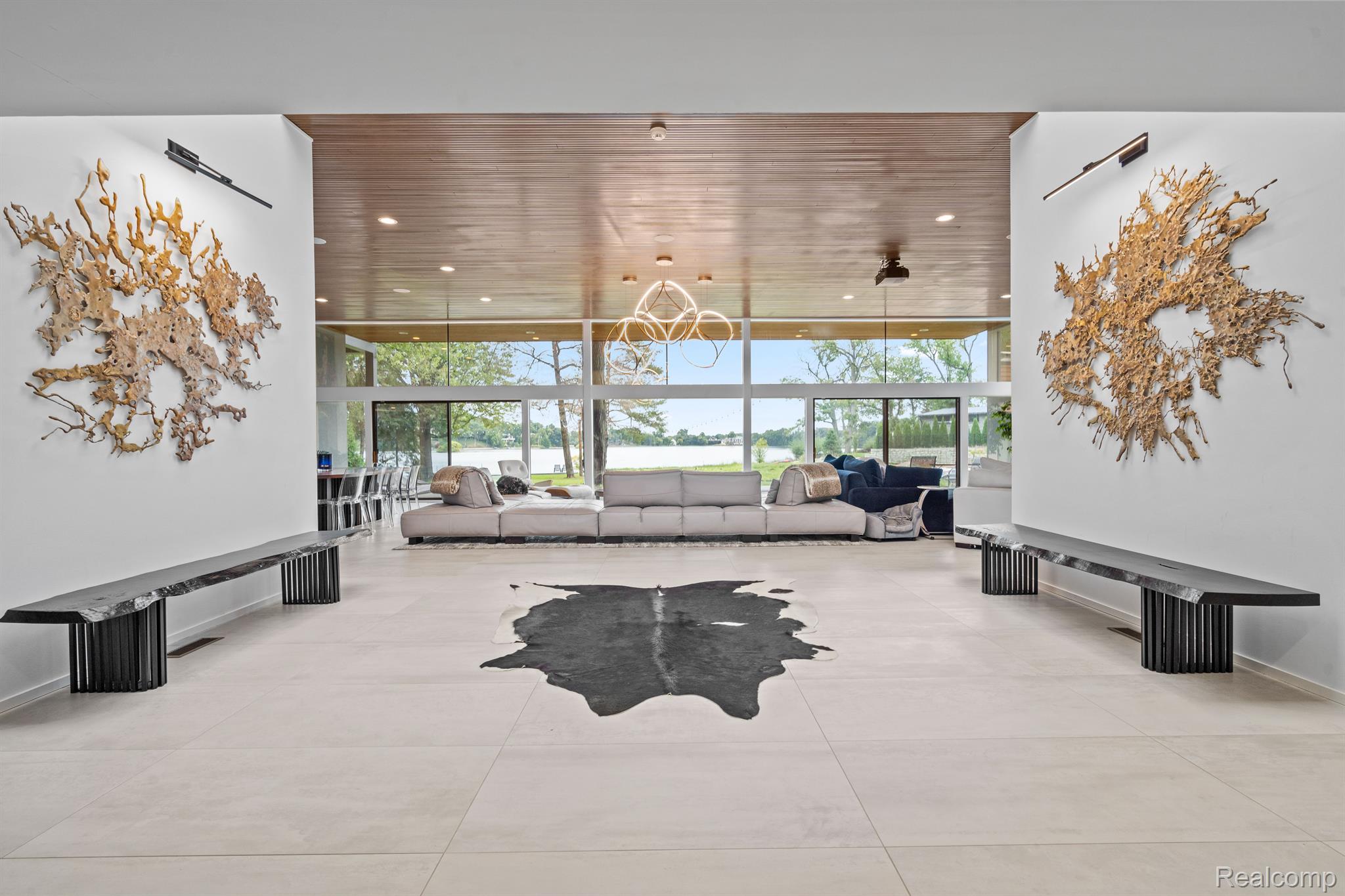 3897 LAKELAND LANE
