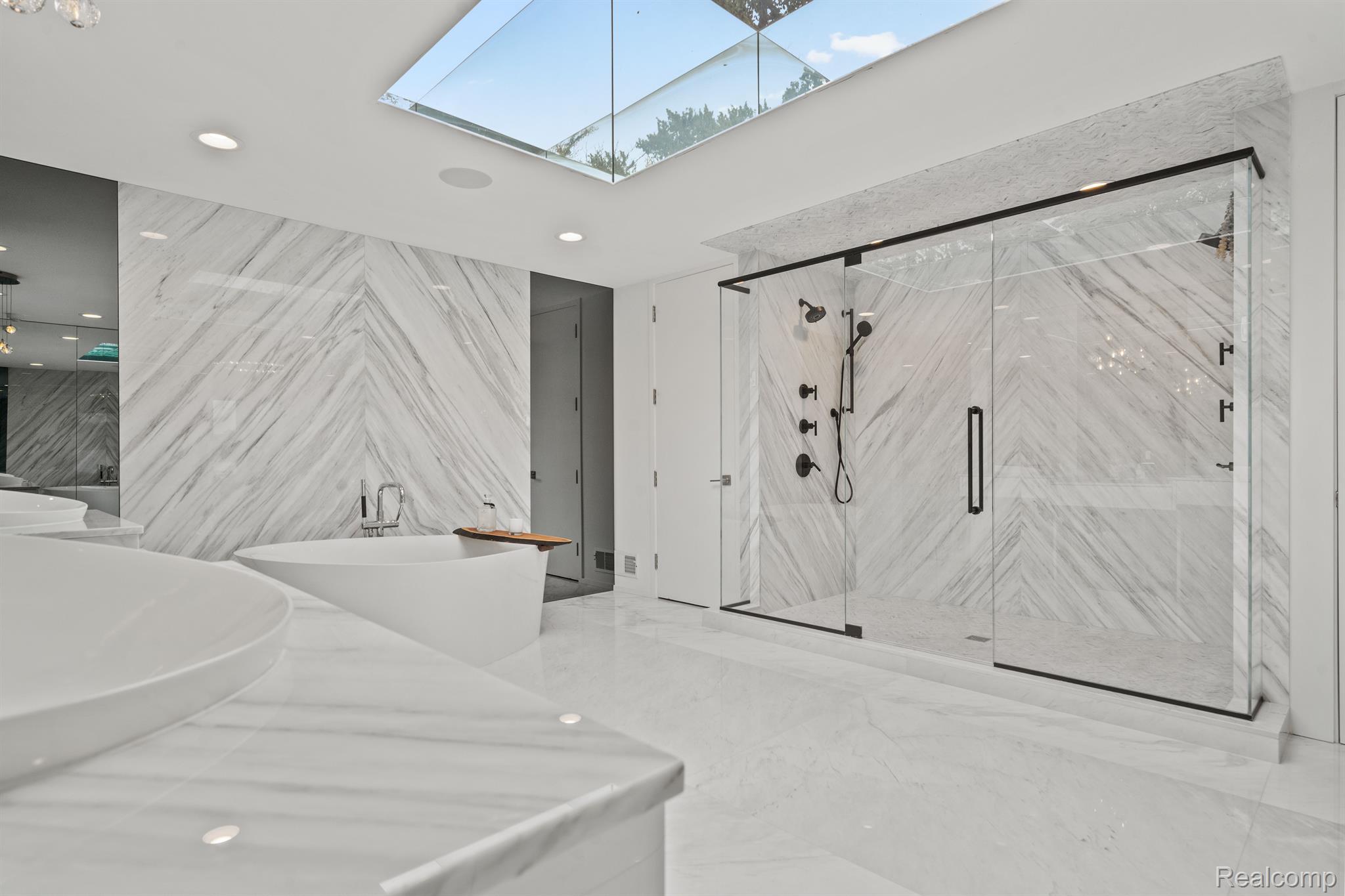 3897 LAKELAND LANE