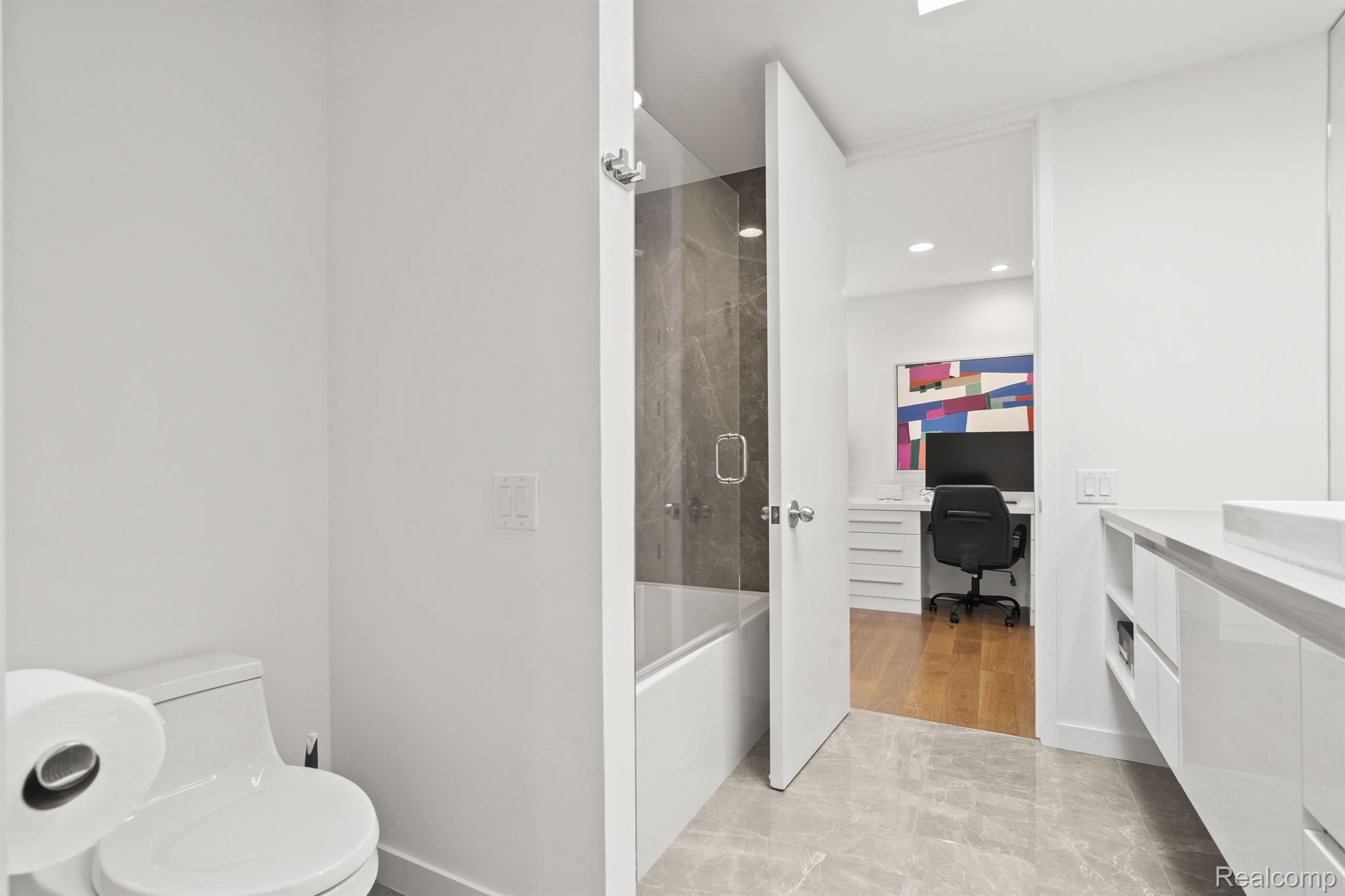 3897 LAKELAND LANE