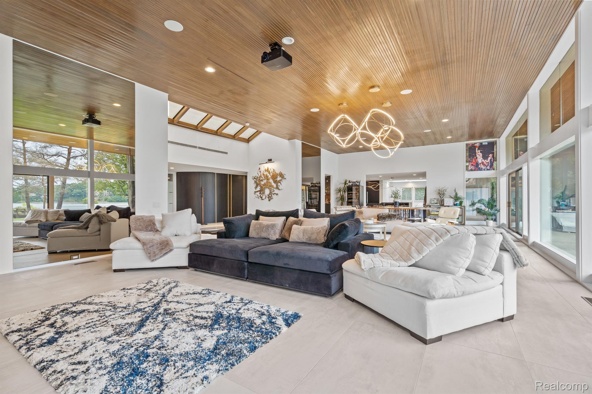 3897 LAKELAND LANE