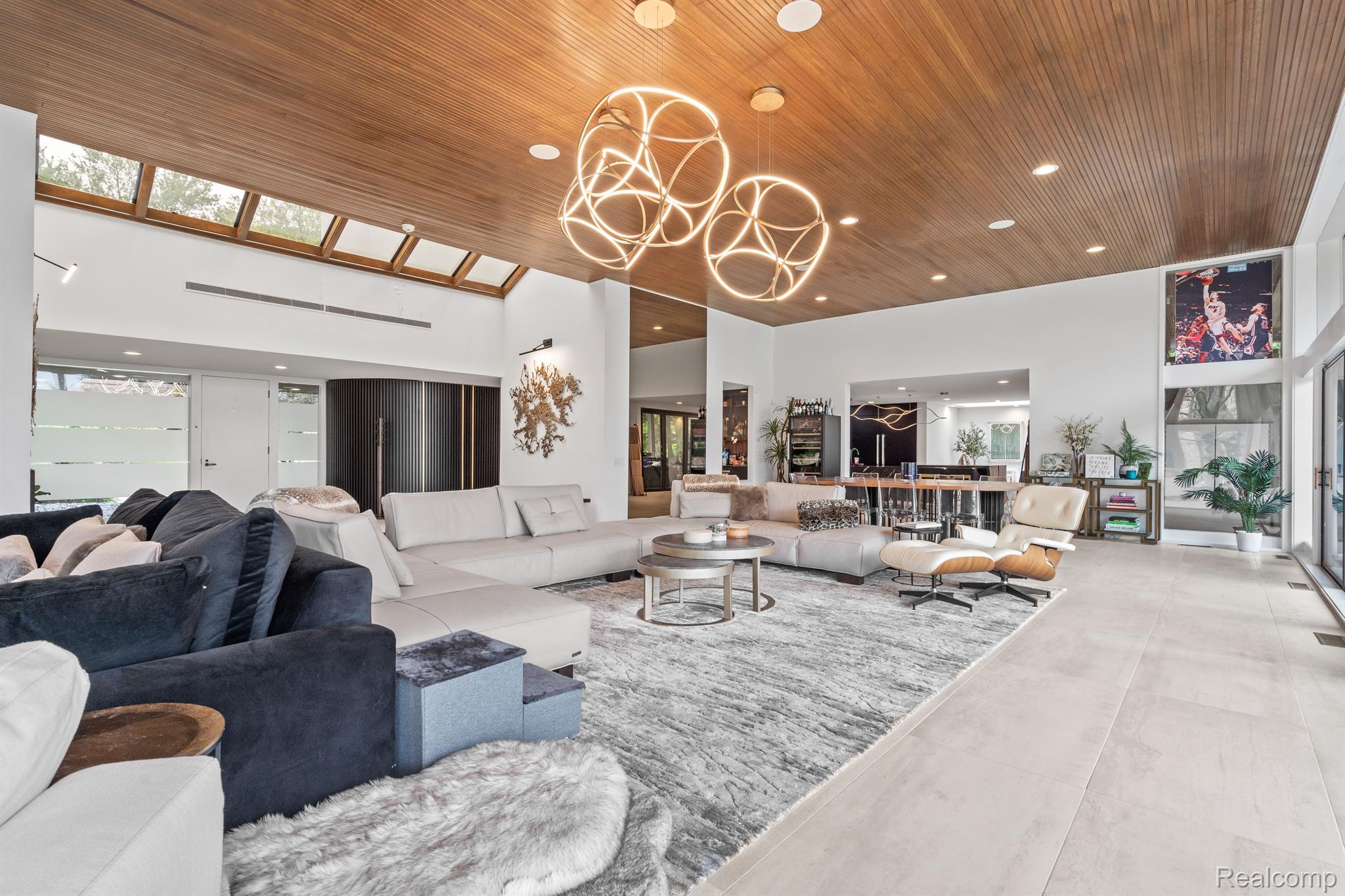 3897 LAKELAND LANE