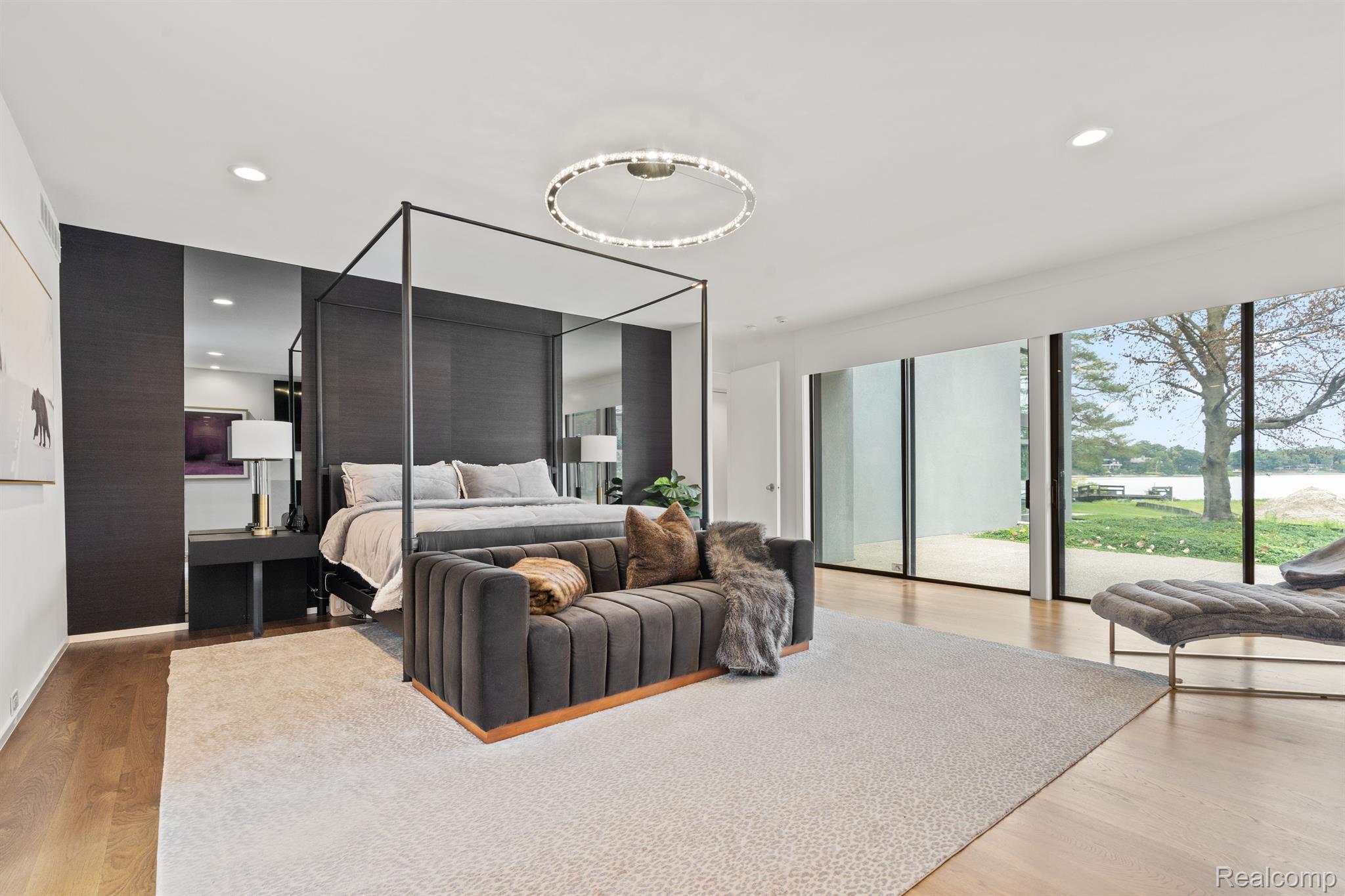 3897 LAKELAND LANE