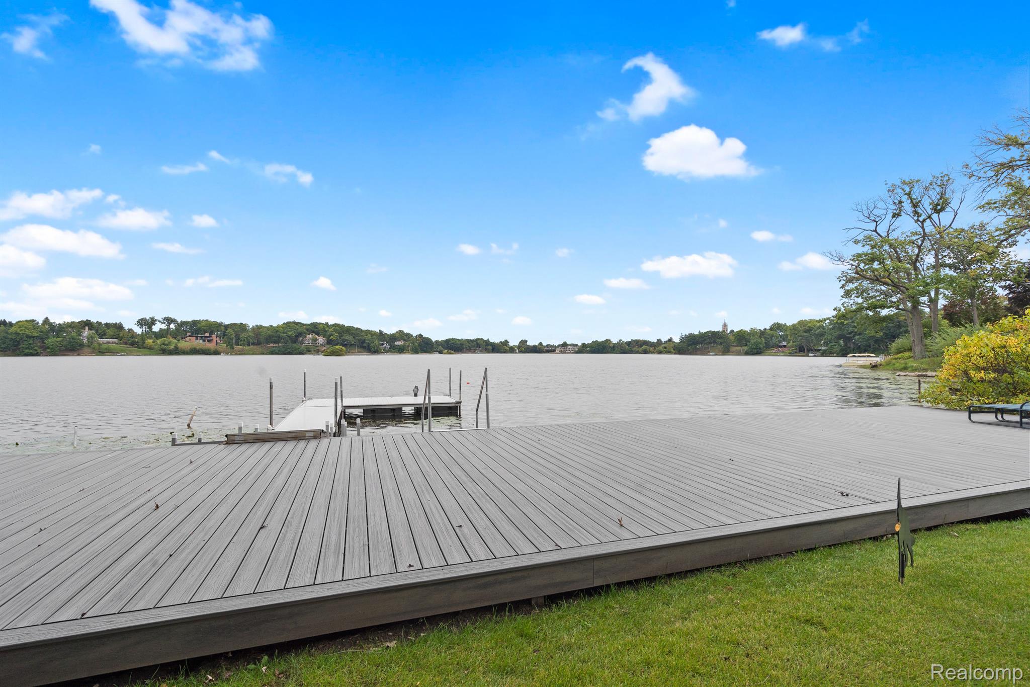 3897 LAKELAND LANE
