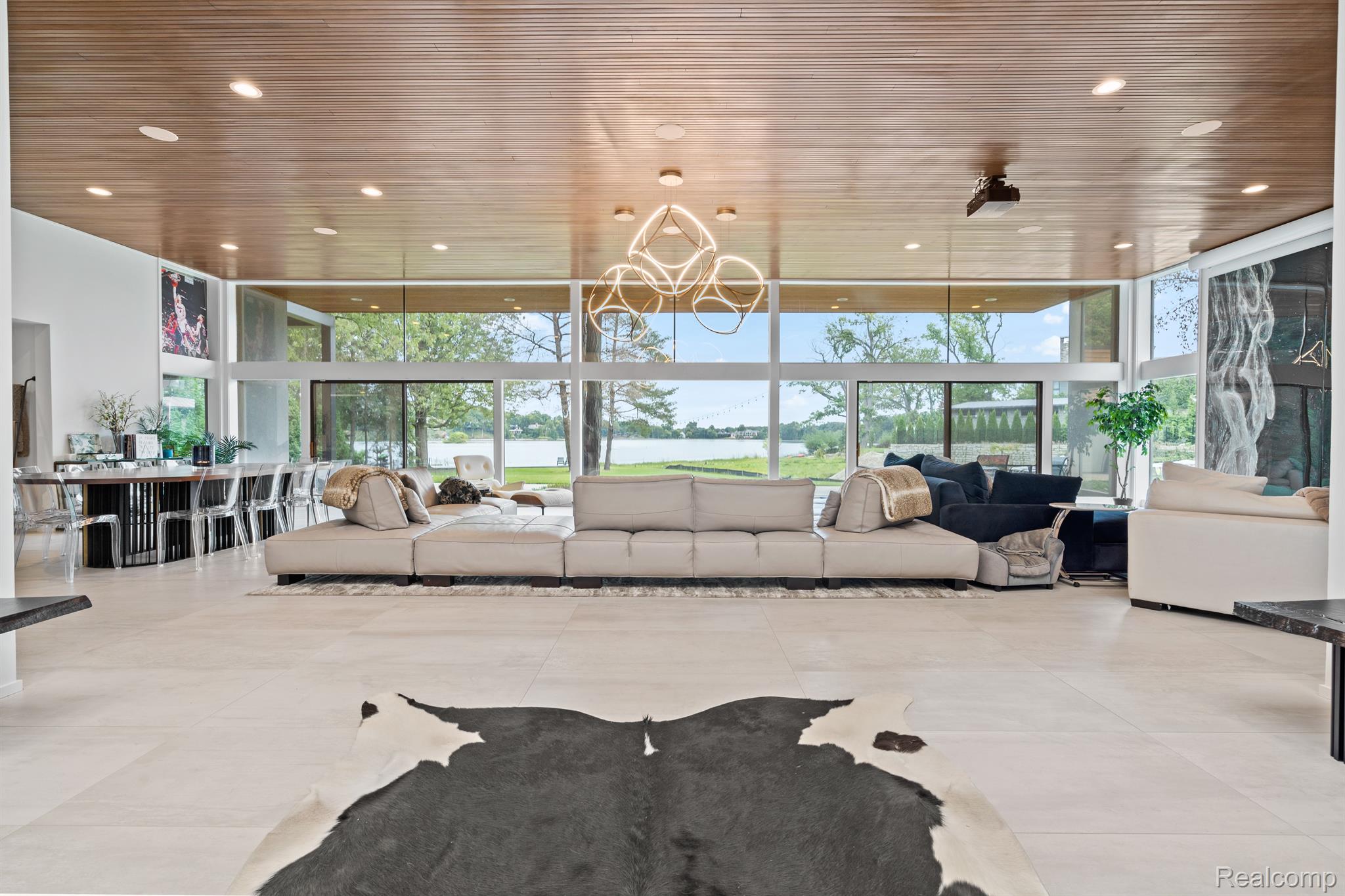 3897 LAKELAND LANE