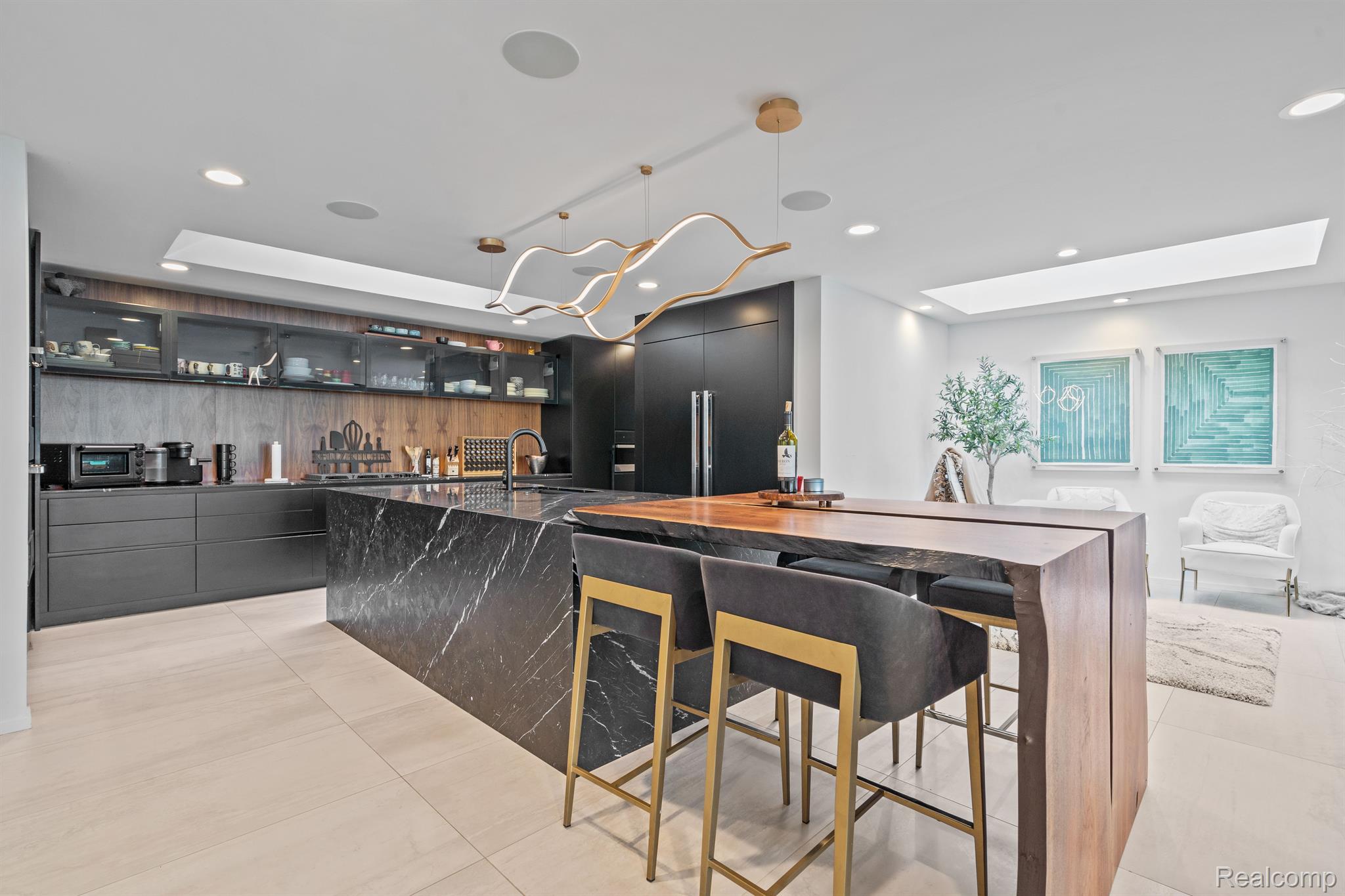 3897 LAKELAND LANE