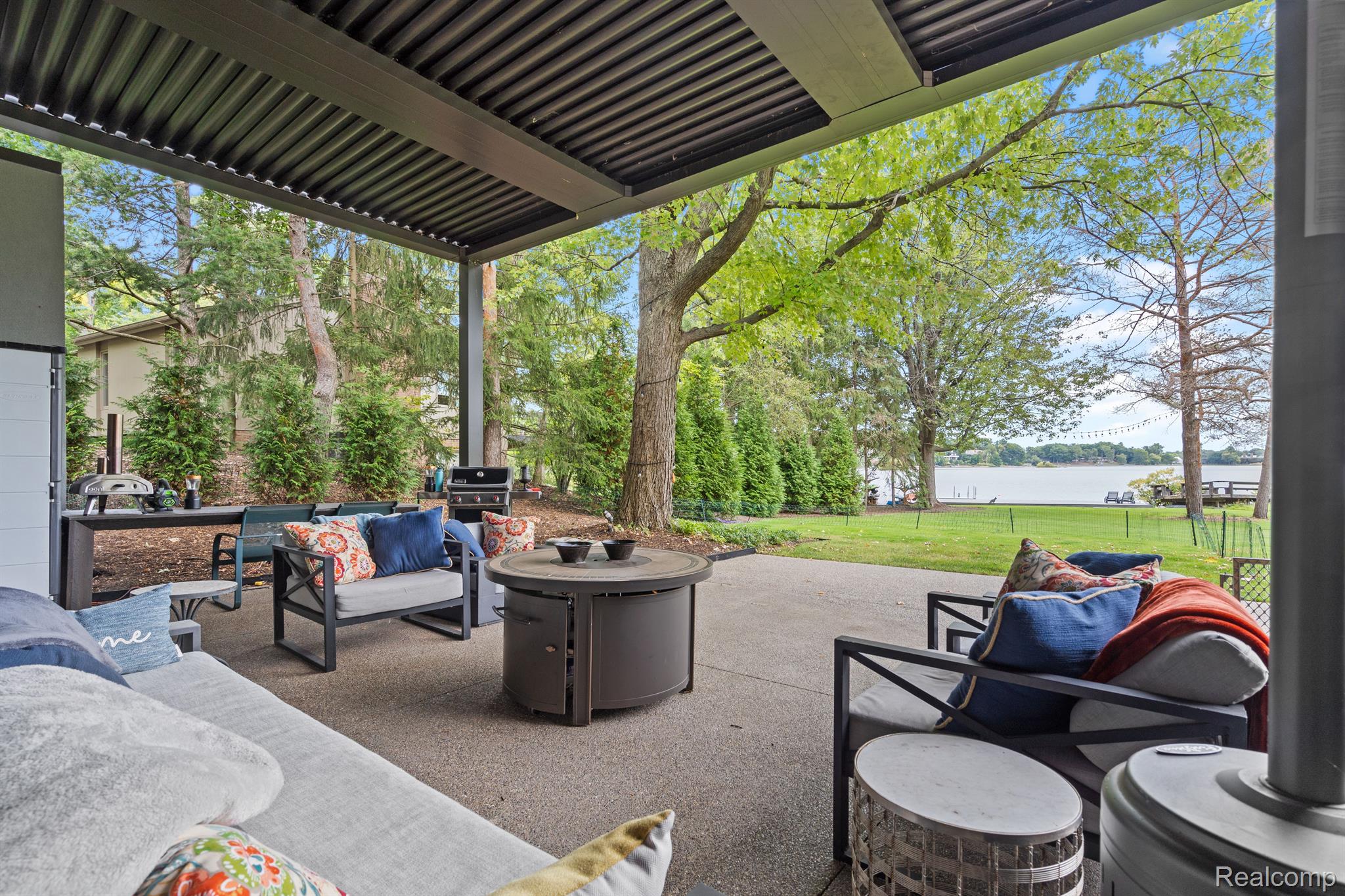 3897 LAKELAND LANE