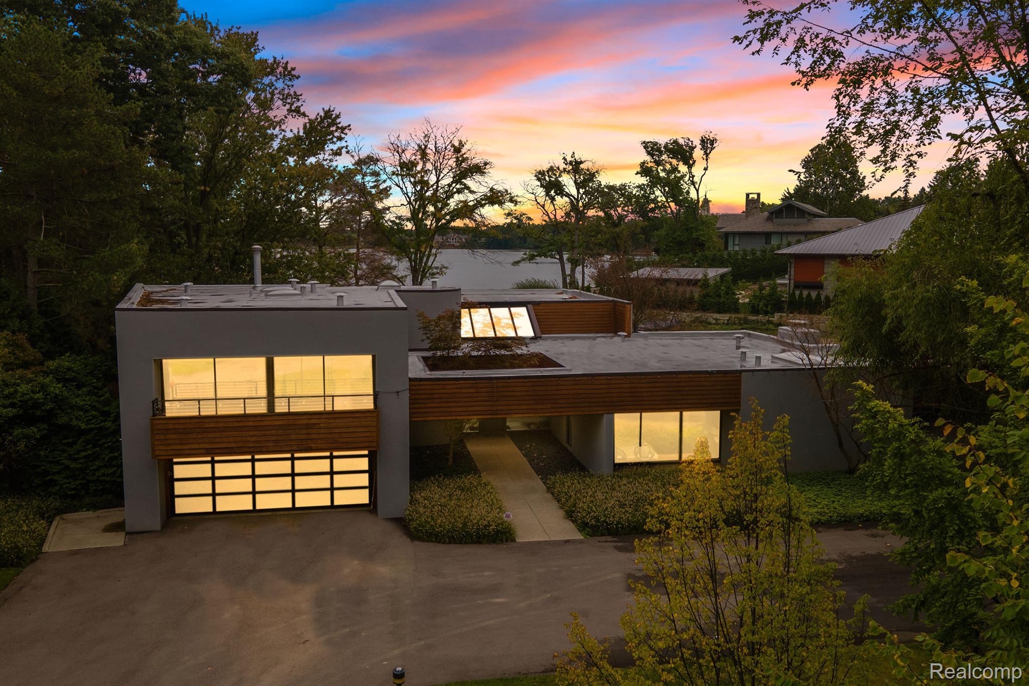 3897 LAKELAND LANE