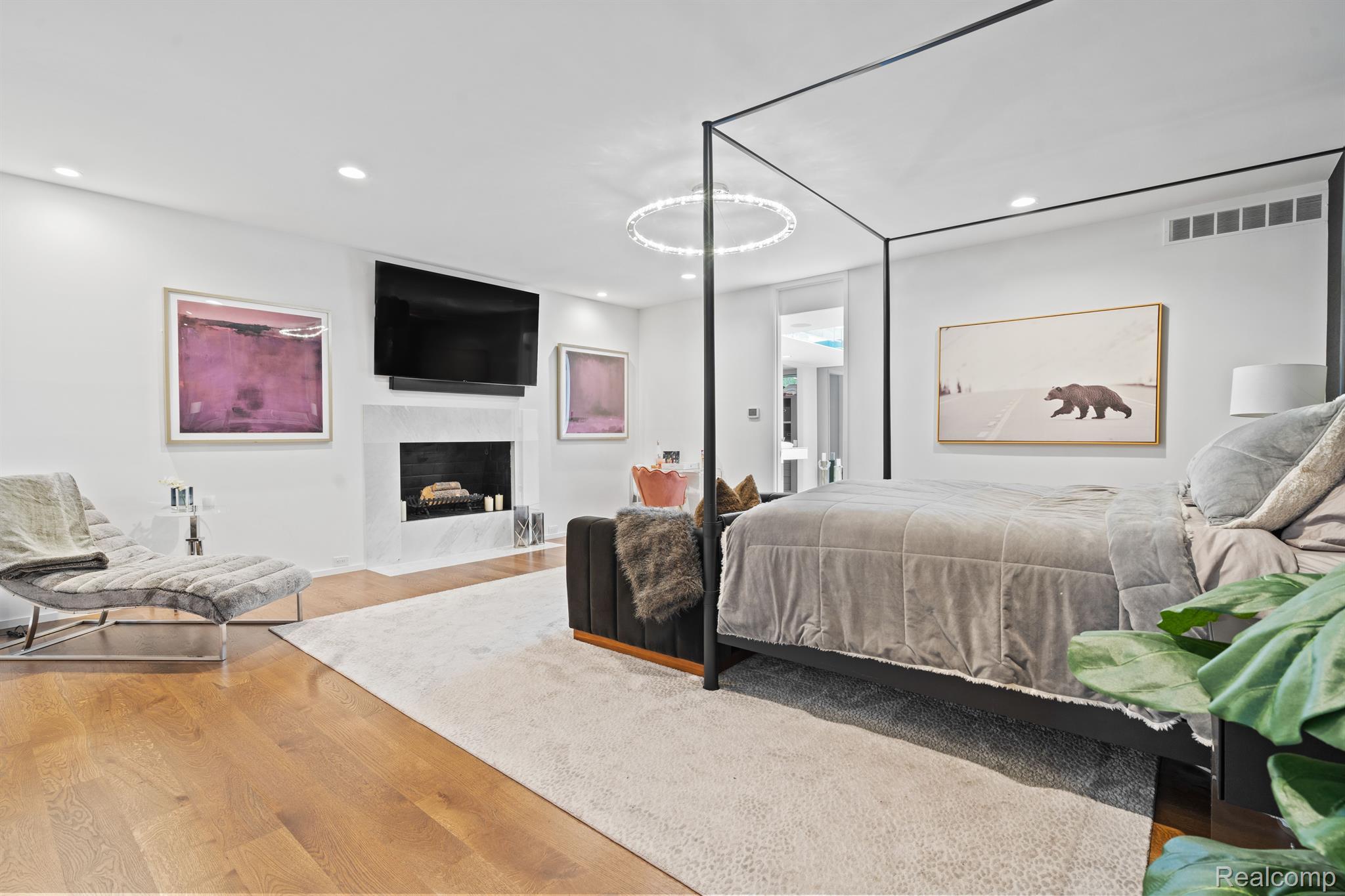 3897 LAKELAND LANE