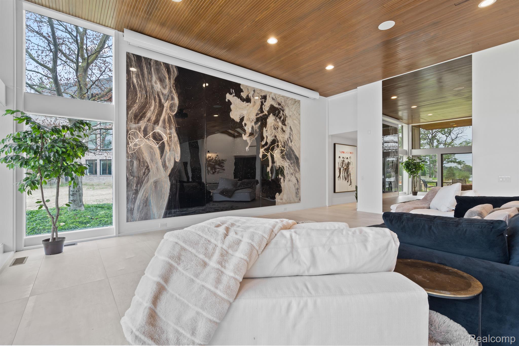 3897 LAKELAND LANE