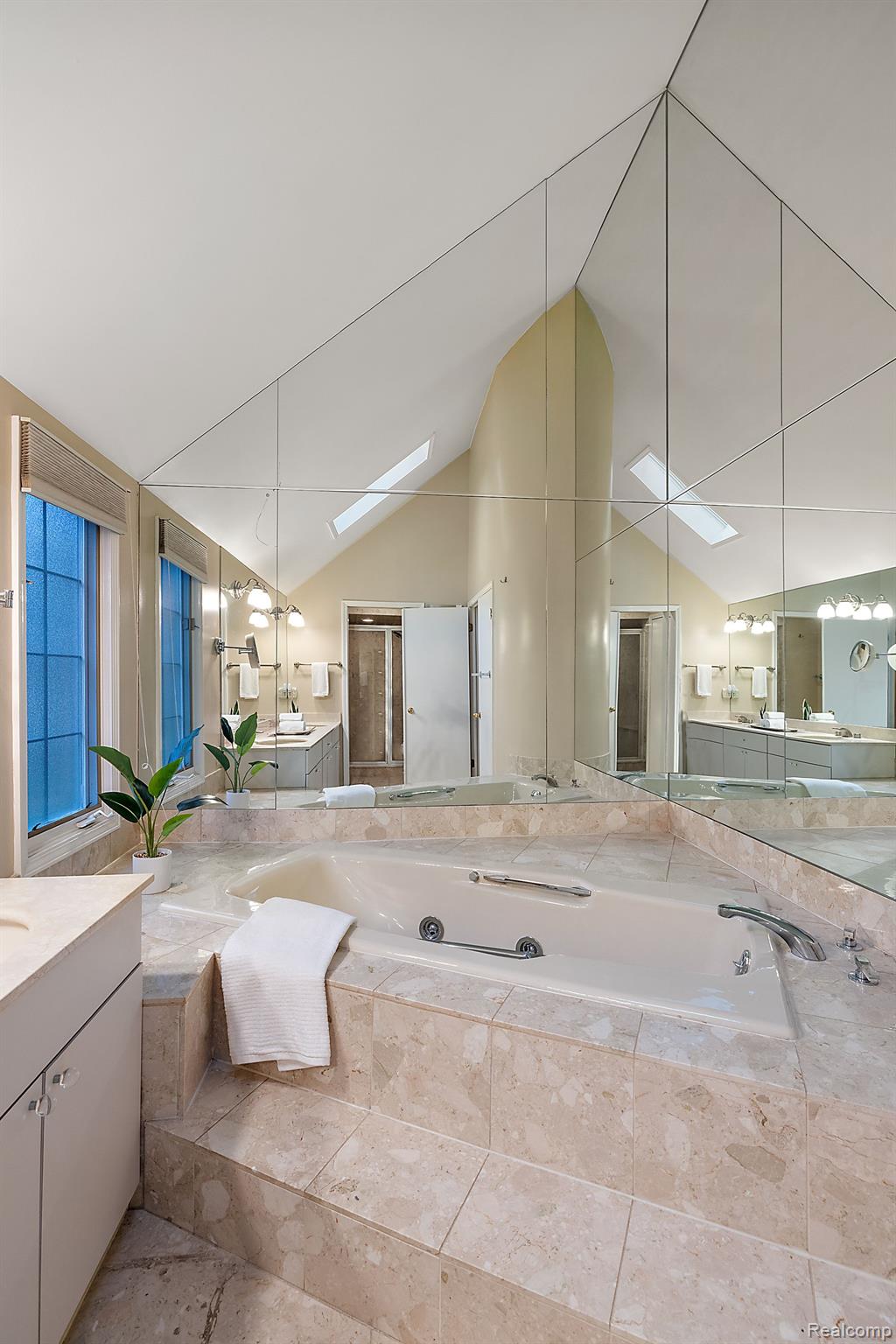 5584 PINE BROOKE COURT