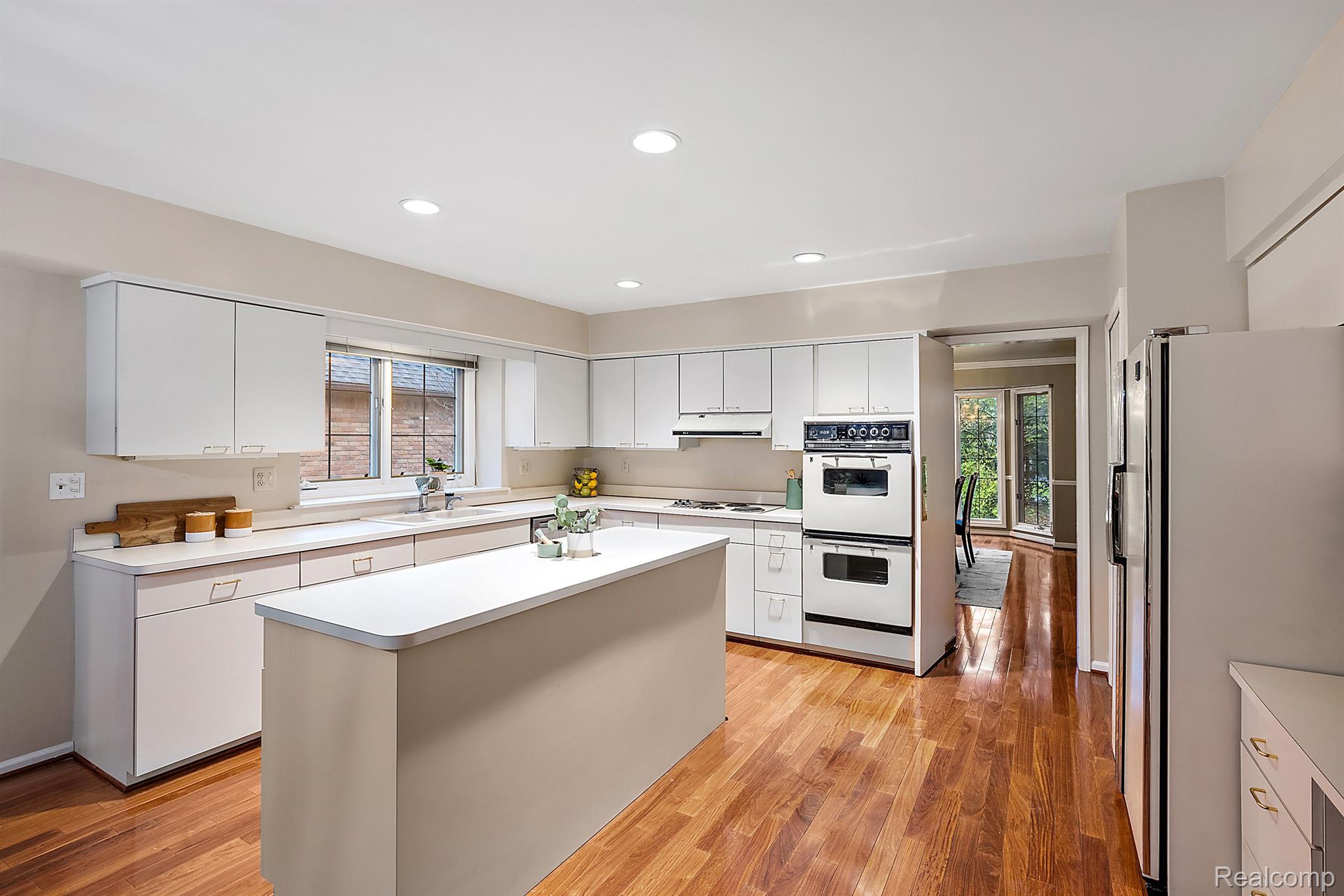 5584 PINE BROOKE COURT