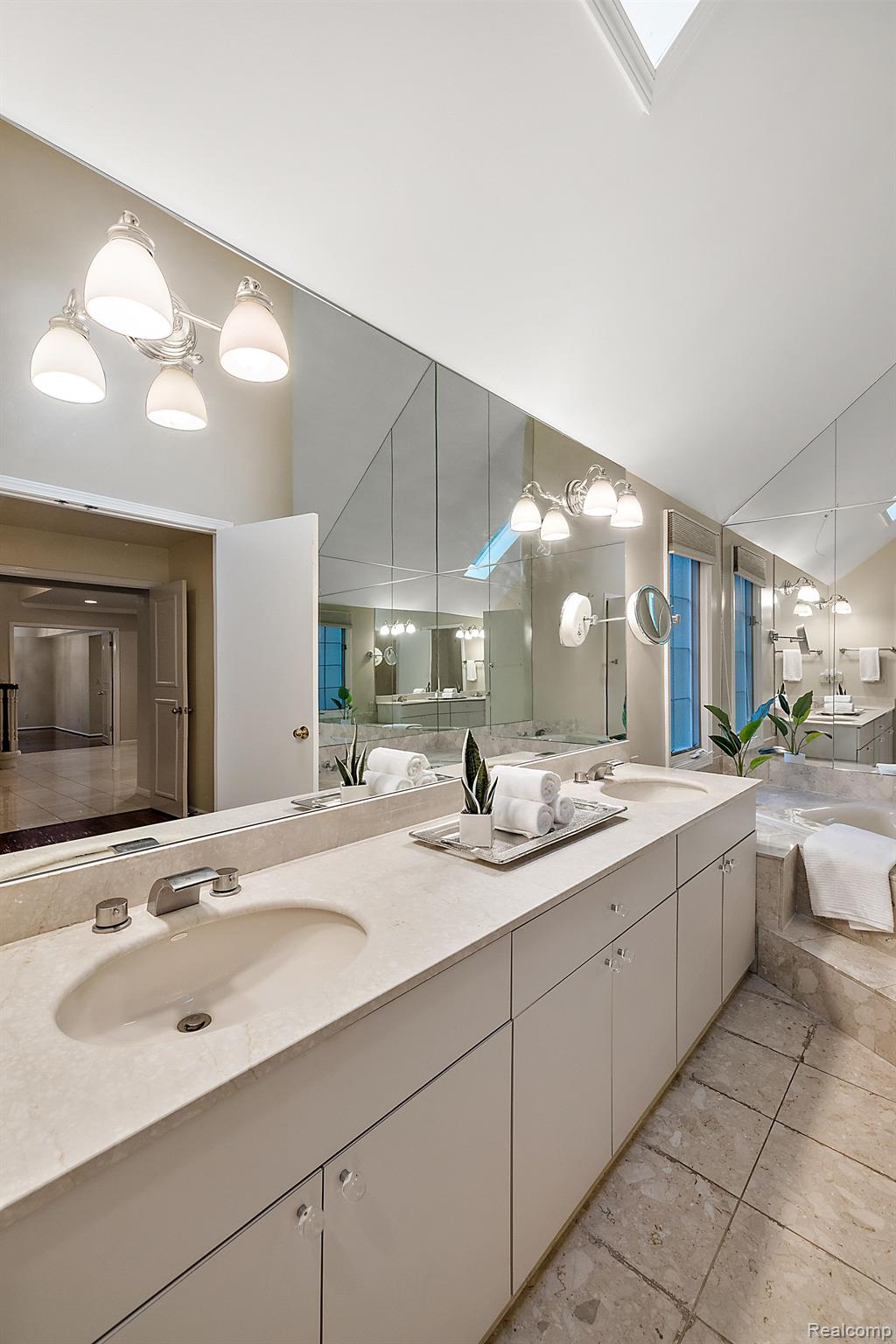 5584 PINE BROOKE COURT