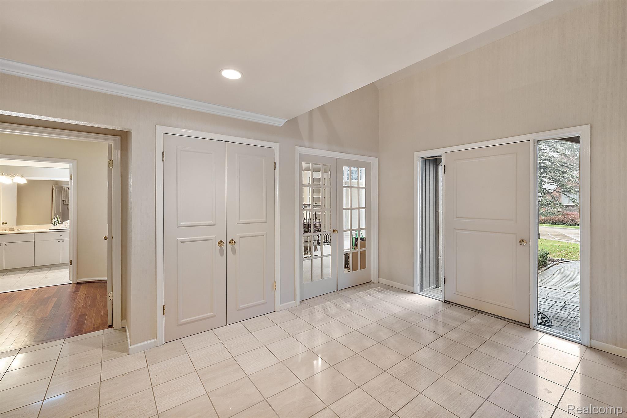 5584 PINE BROOKE COURT