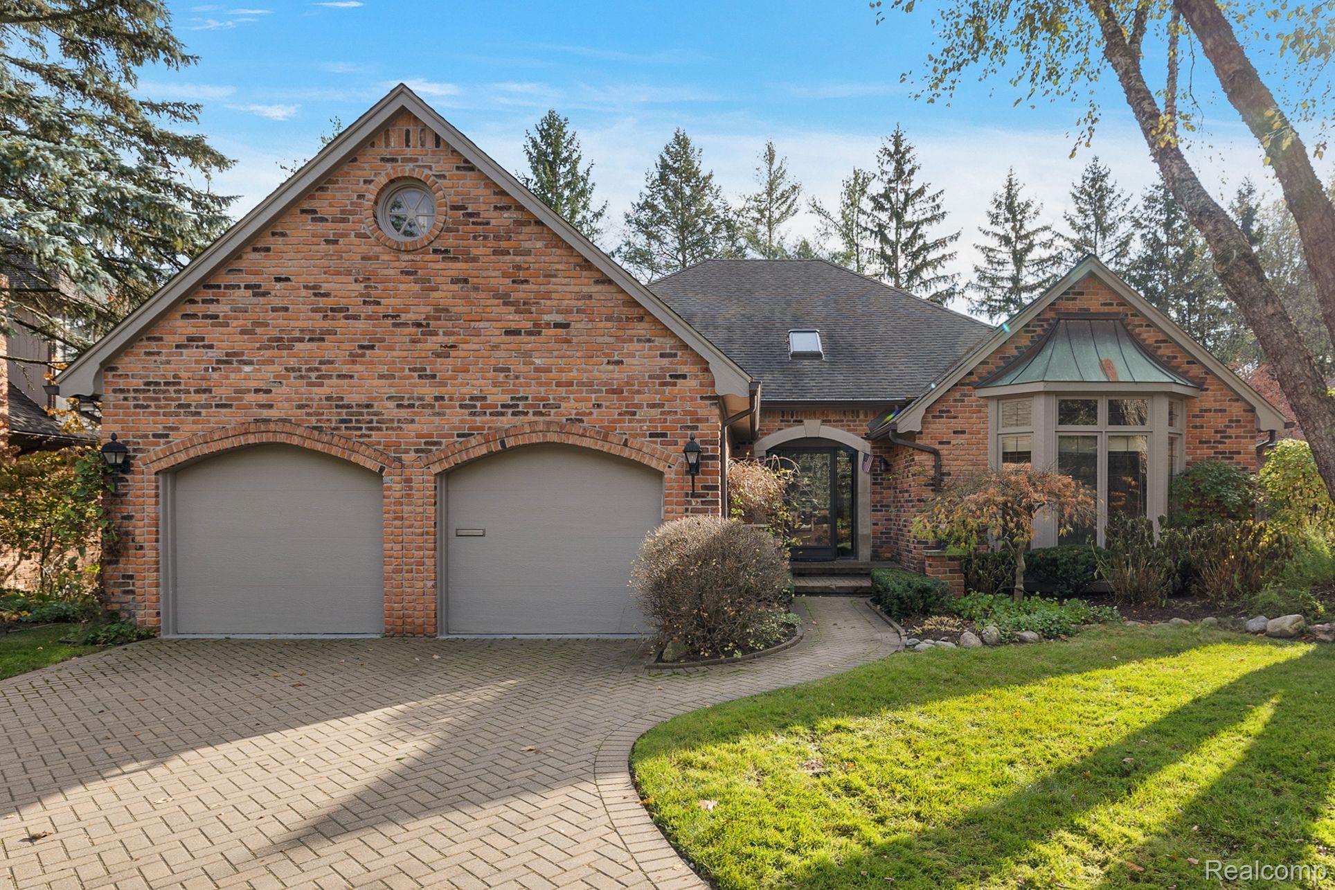 5584 PINE BROOKE COURT