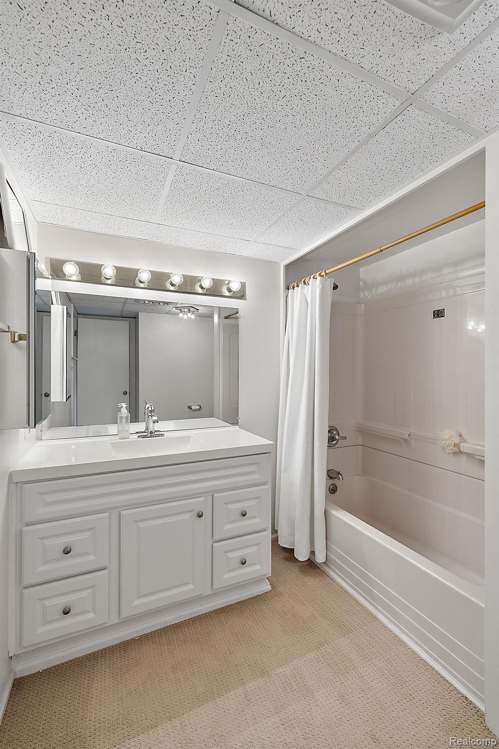 5584 PINE BROOKE COURT