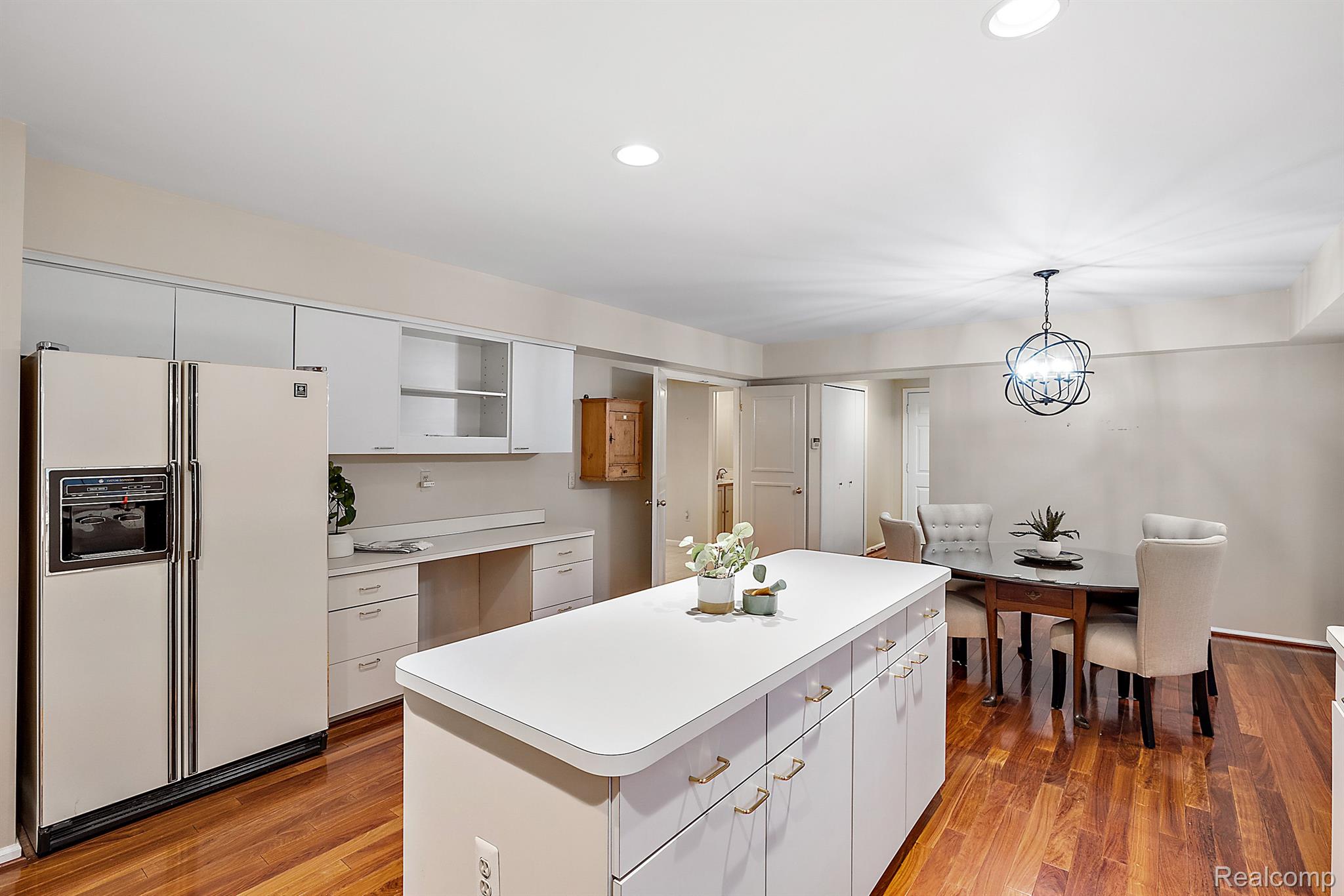 5584 PINE BROOKE COURT