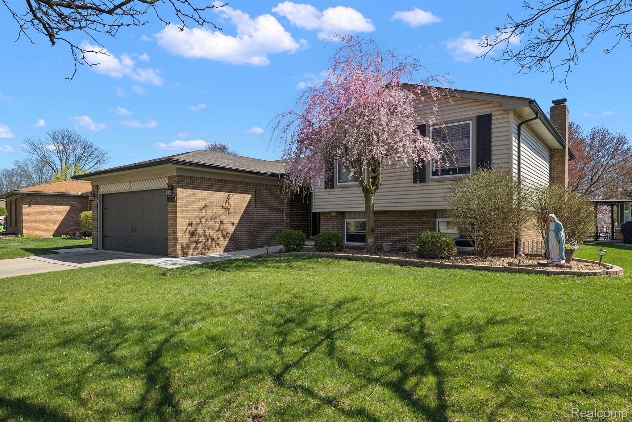 15370 VALERIE DRIVE