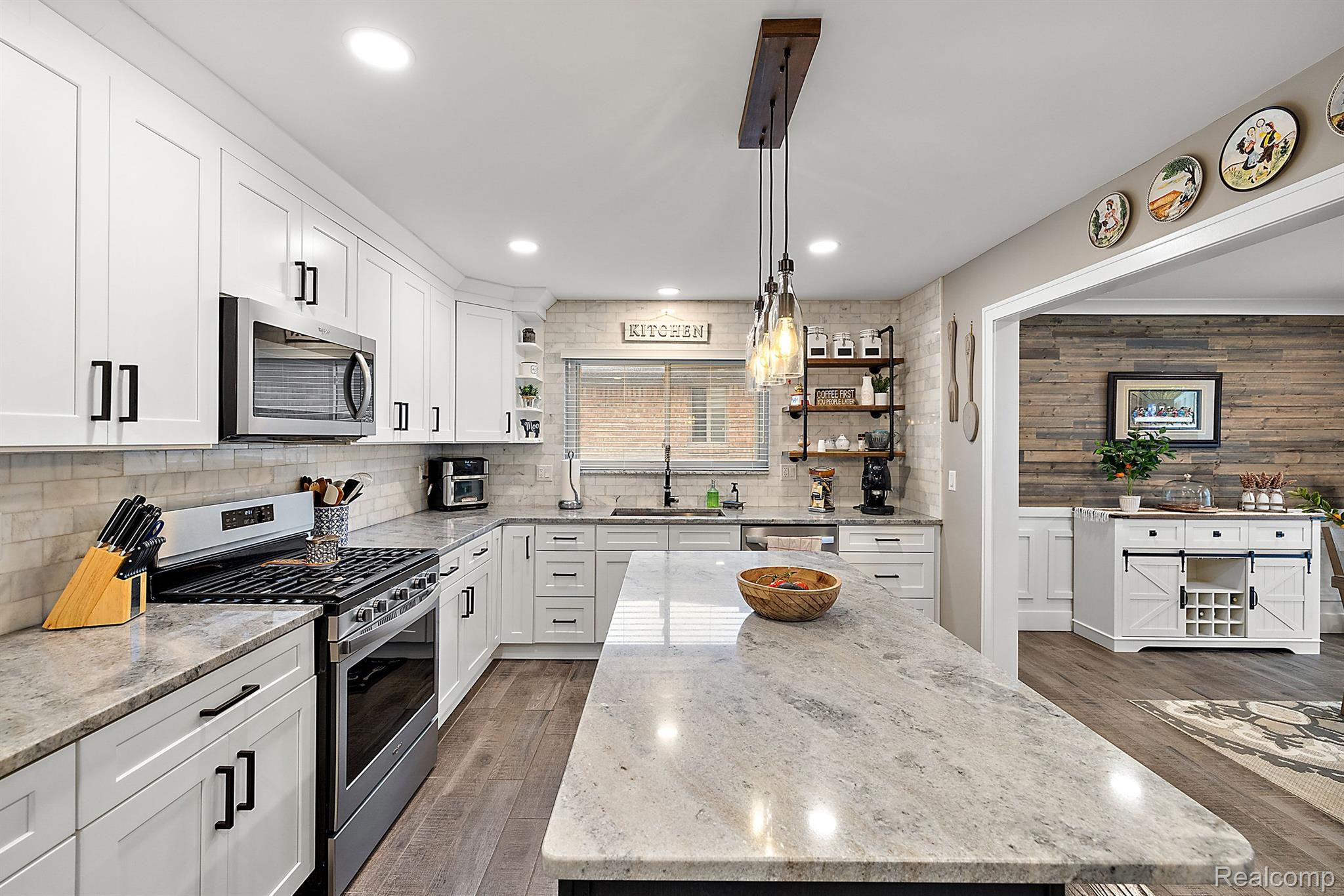 15370 VALERIE DRIVE
