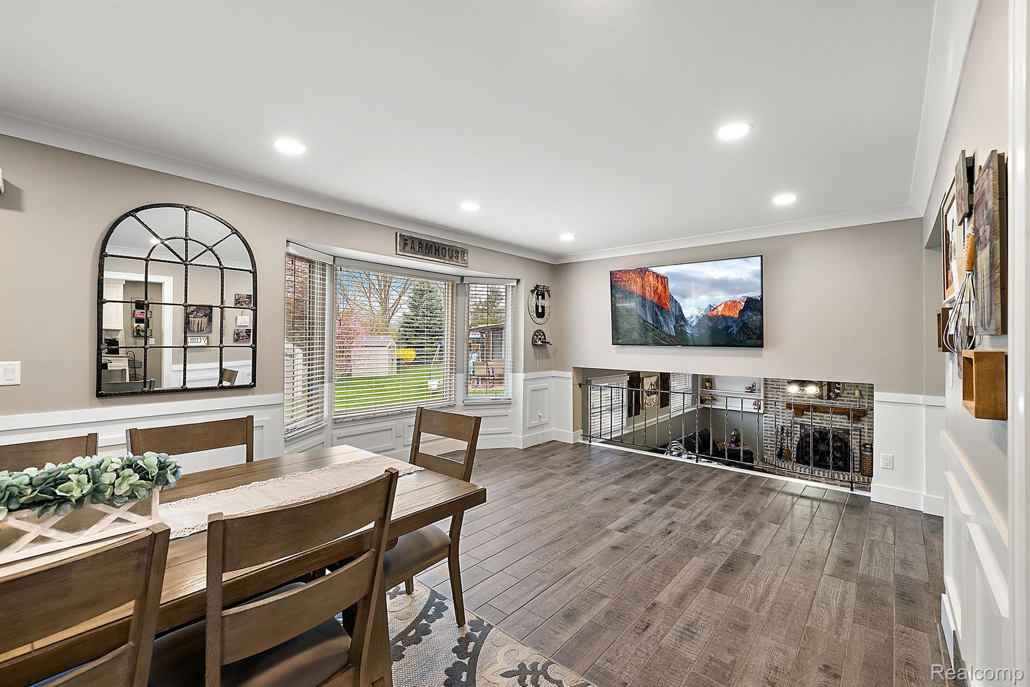 15370 VALERIE DRIVE