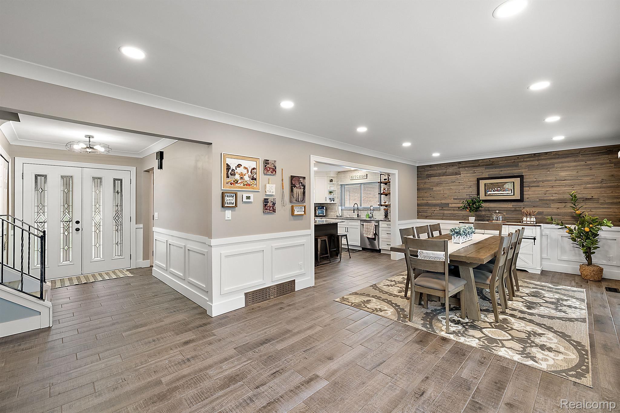 15370 VALERIE DRIVE