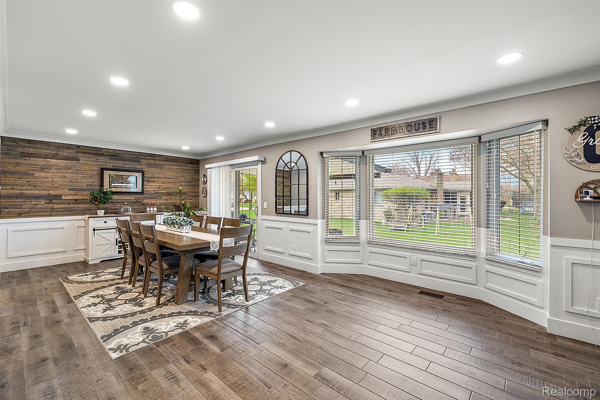 15370 VALERIE DRIVE